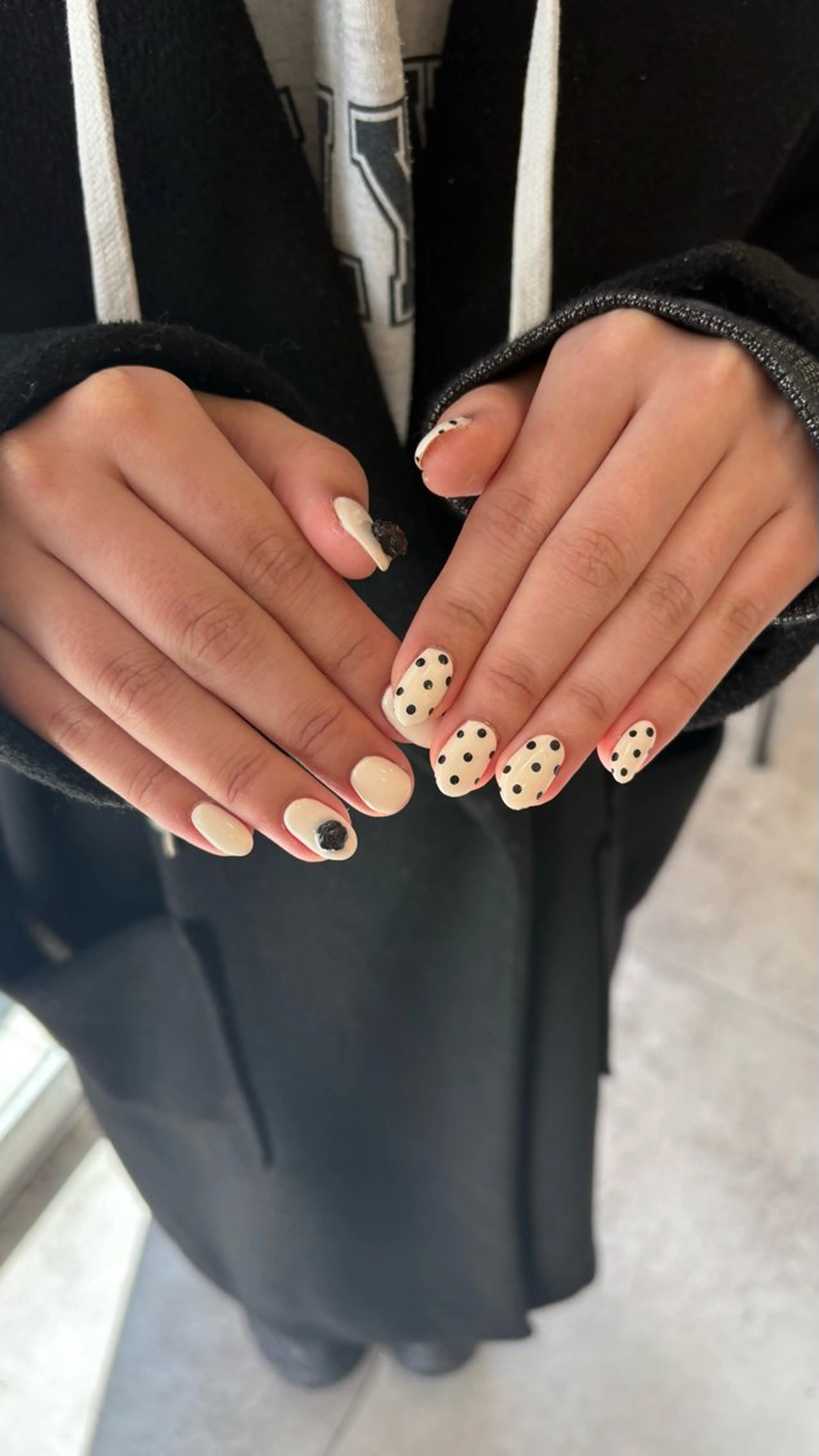 ネイル しおん🎶｜ひと 癖ニュアンス｜個性派のネイルデザイン