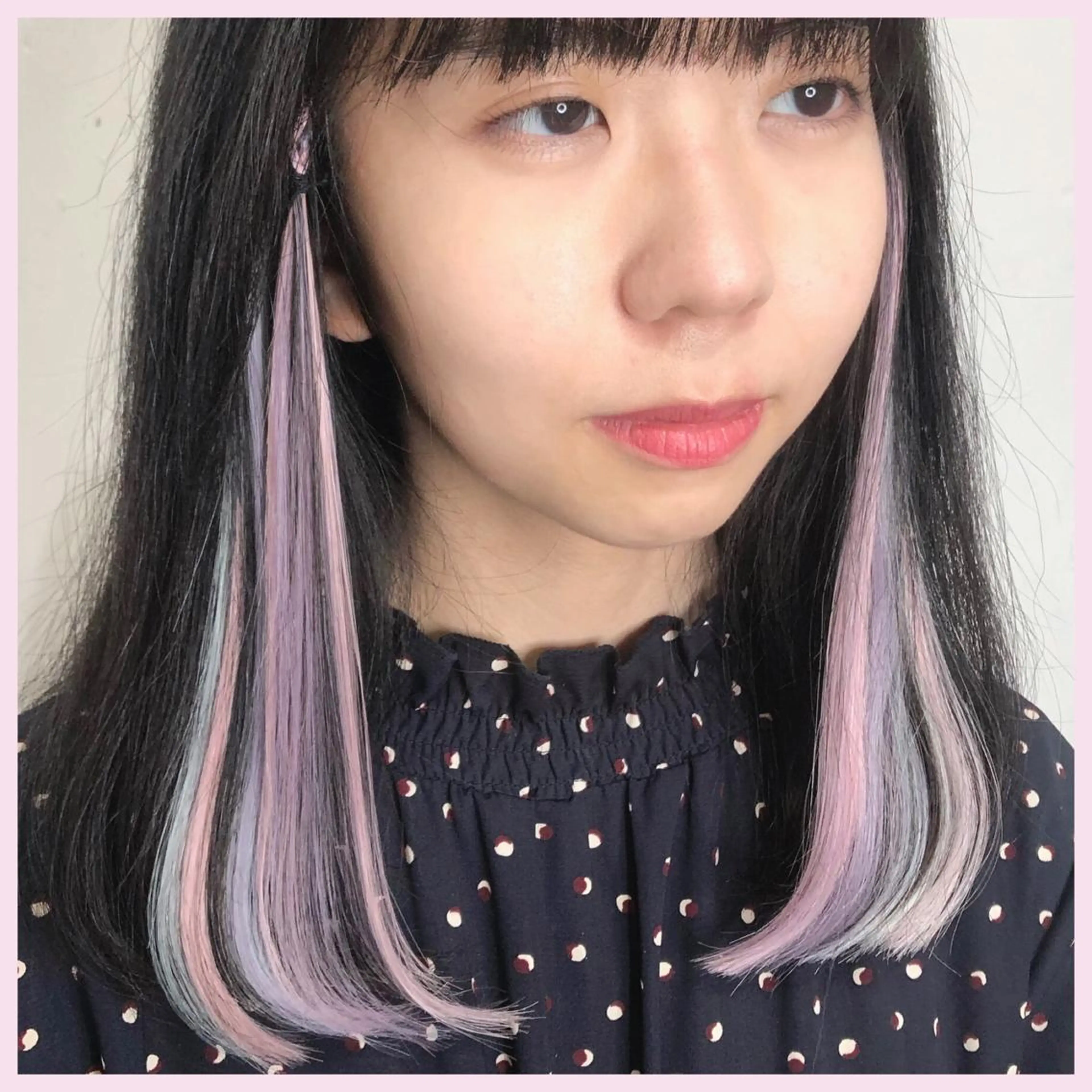 ミディアム カラー パーマ ヘアアレンジ 編み込みエクステ シールエクステ インナーカラー ユニコーンカラー エクステ 八巻 晴香のヘアスタイル