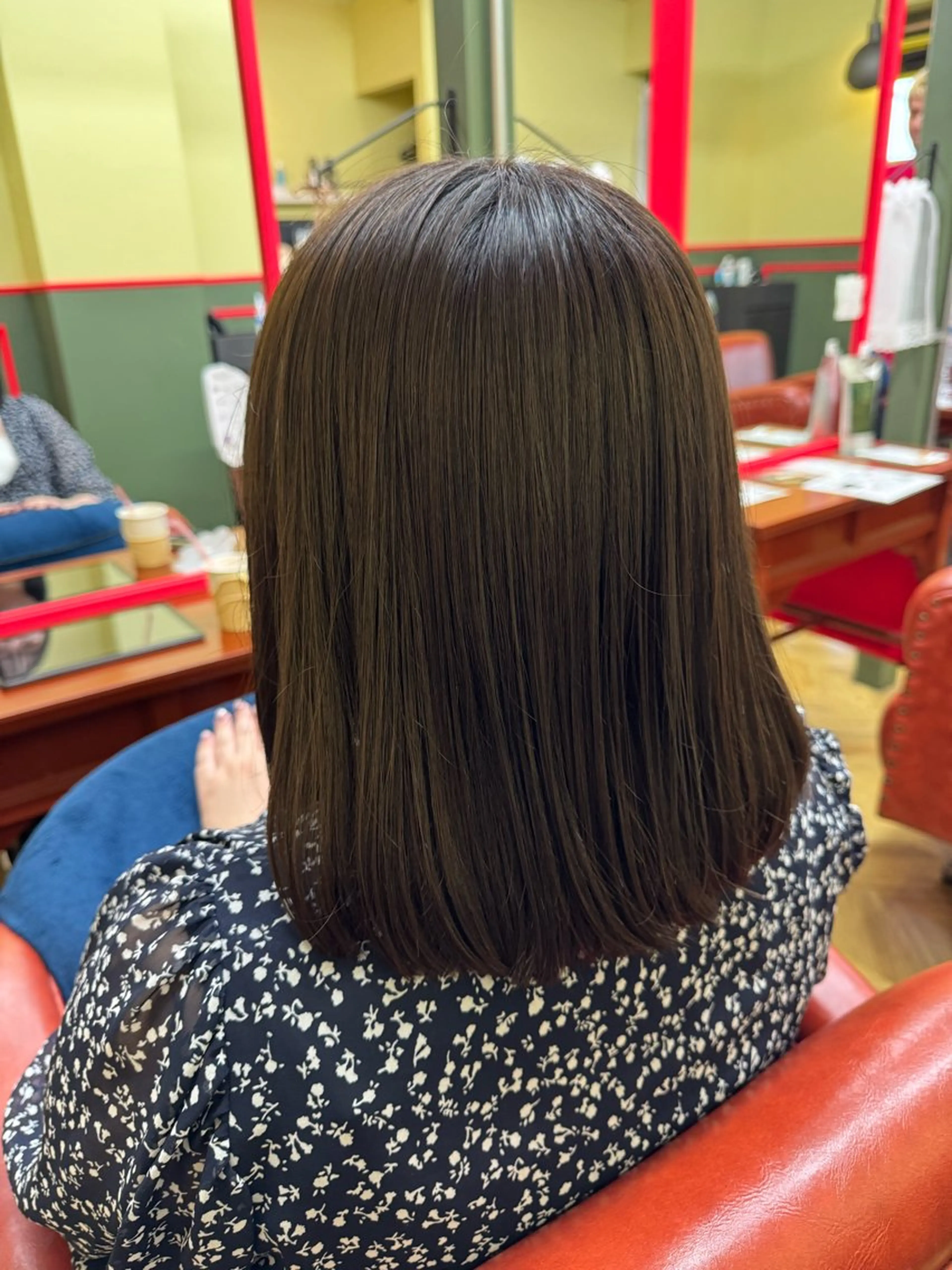 ミディアム カラー グレージュ ヘアカラー 米倉 麻衣のヘアスタイル