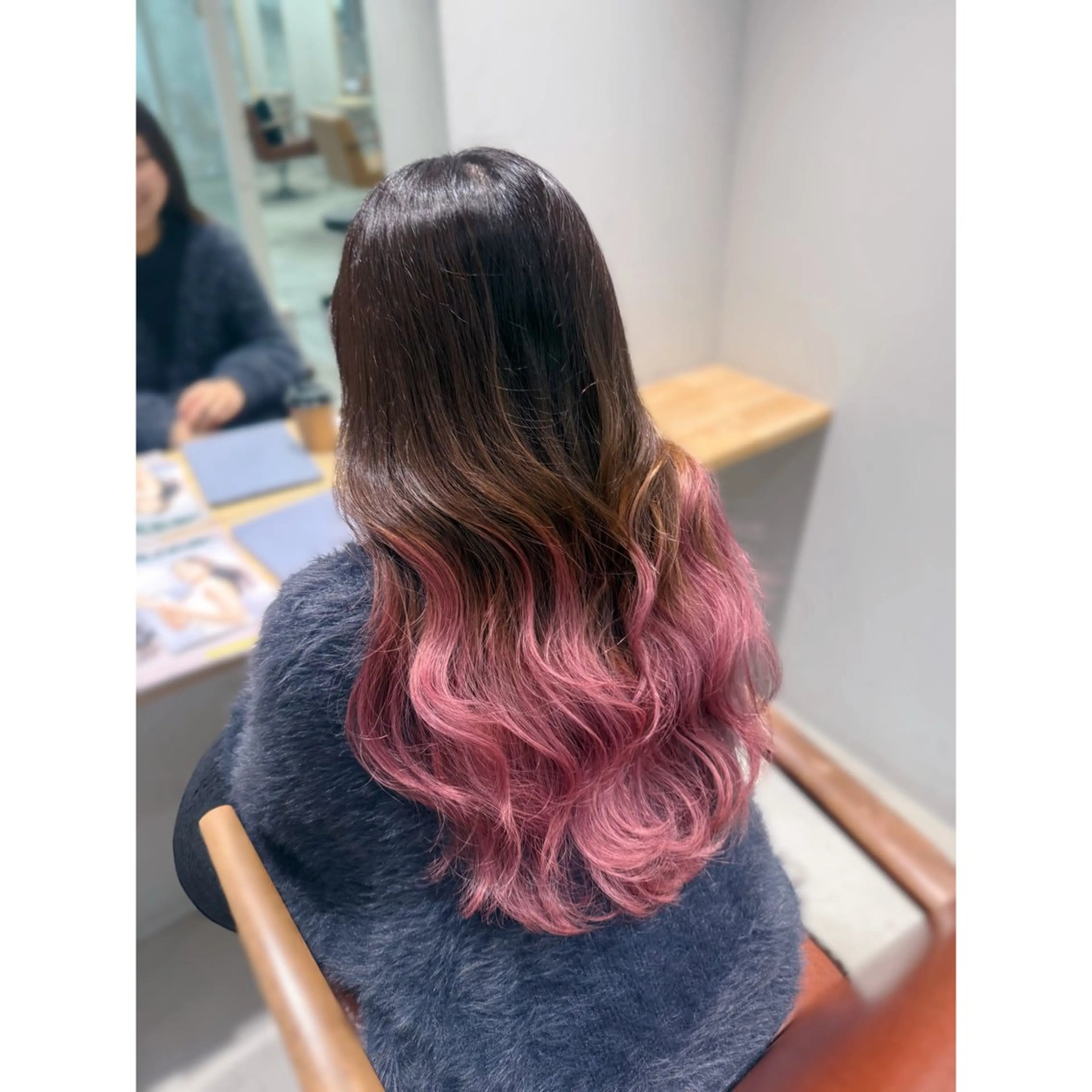 ロング カラー ヘアカラー 佐藤 歩菜のヘアスタイル