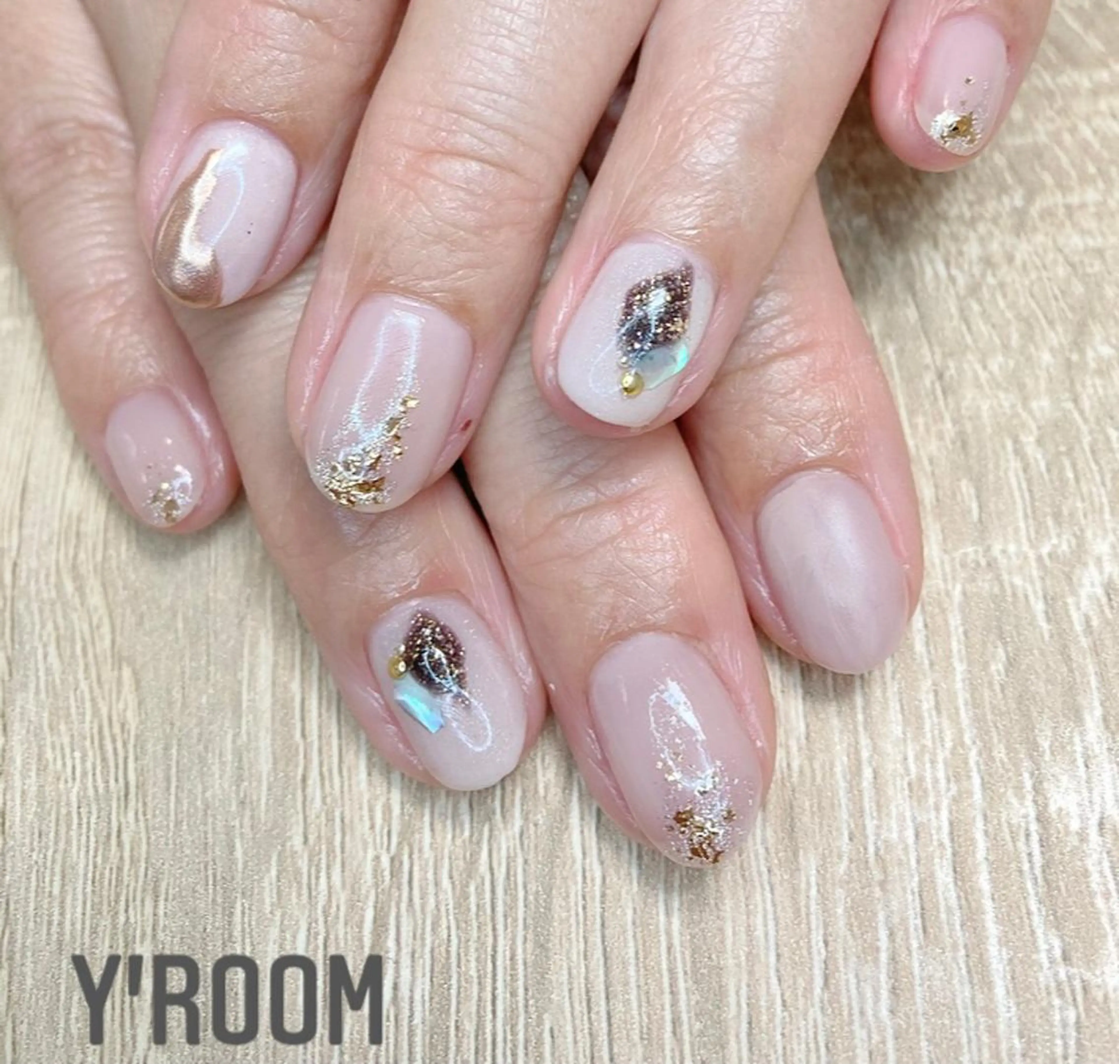 ネイル オーロラネイル フラッシュネイル ジェルネイル グラデーション 氷ネイル・うるうるネイル ハンドネイル YUKA （ネイリスト）のネイルデザイン