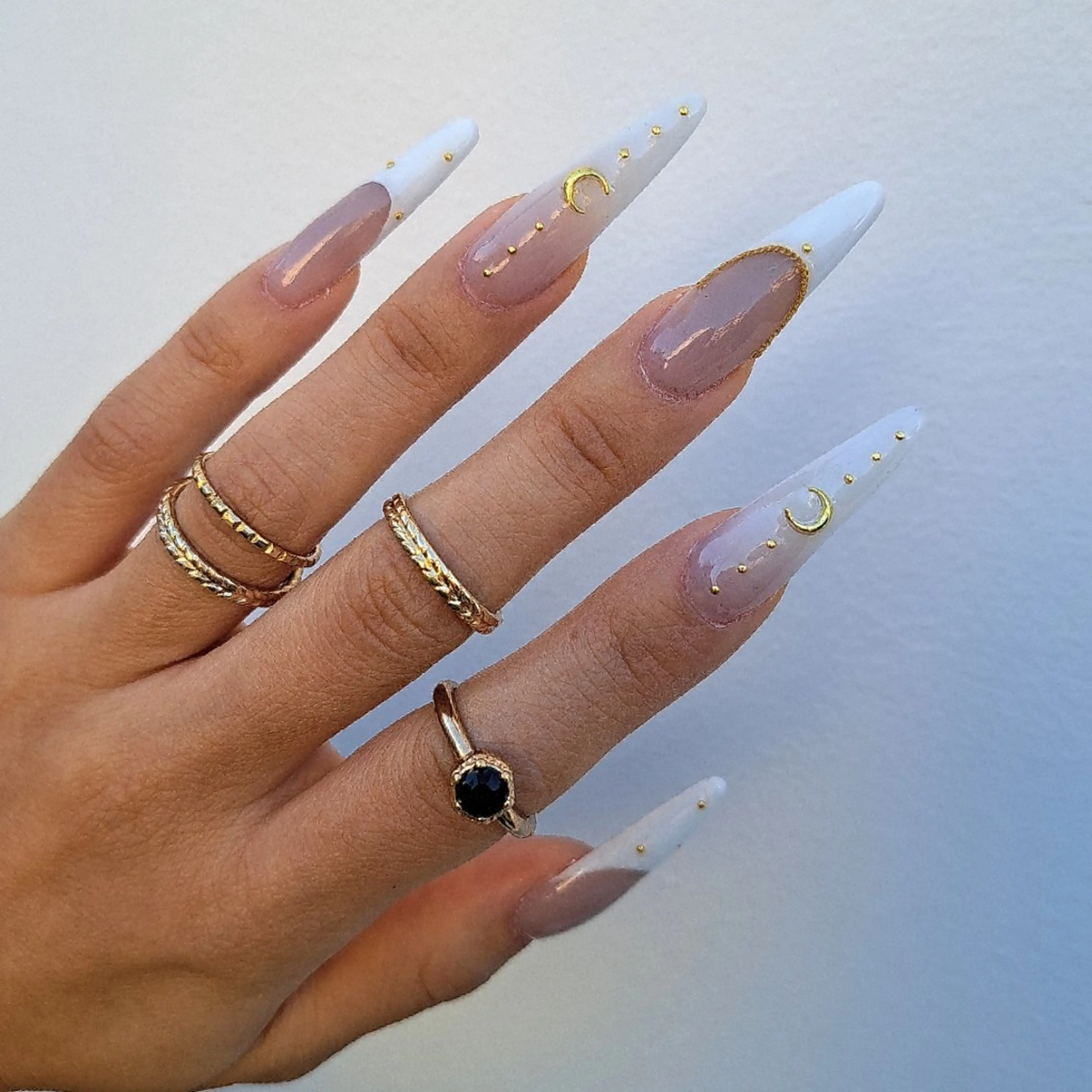 ネイル フレンチネイル ロングネイル スカルプネイル ハンドネイル Nail mood デザイン持ち込みokのネイルデザイン