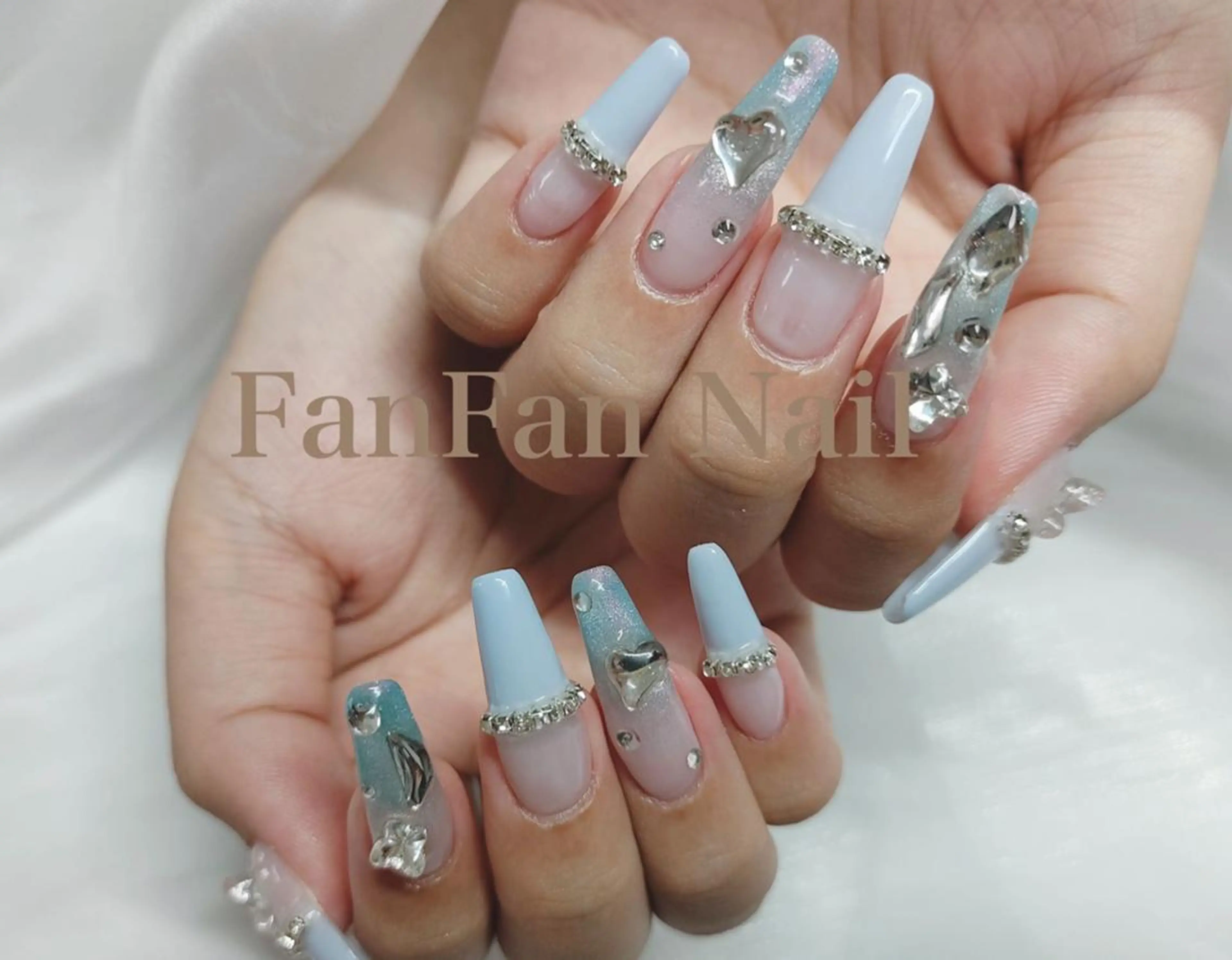 ネイル アートネイル オーロラネイル ガーリー キラキラネイル 韓国ネイル Fanfan  長さ出し専門のネイルデザイン