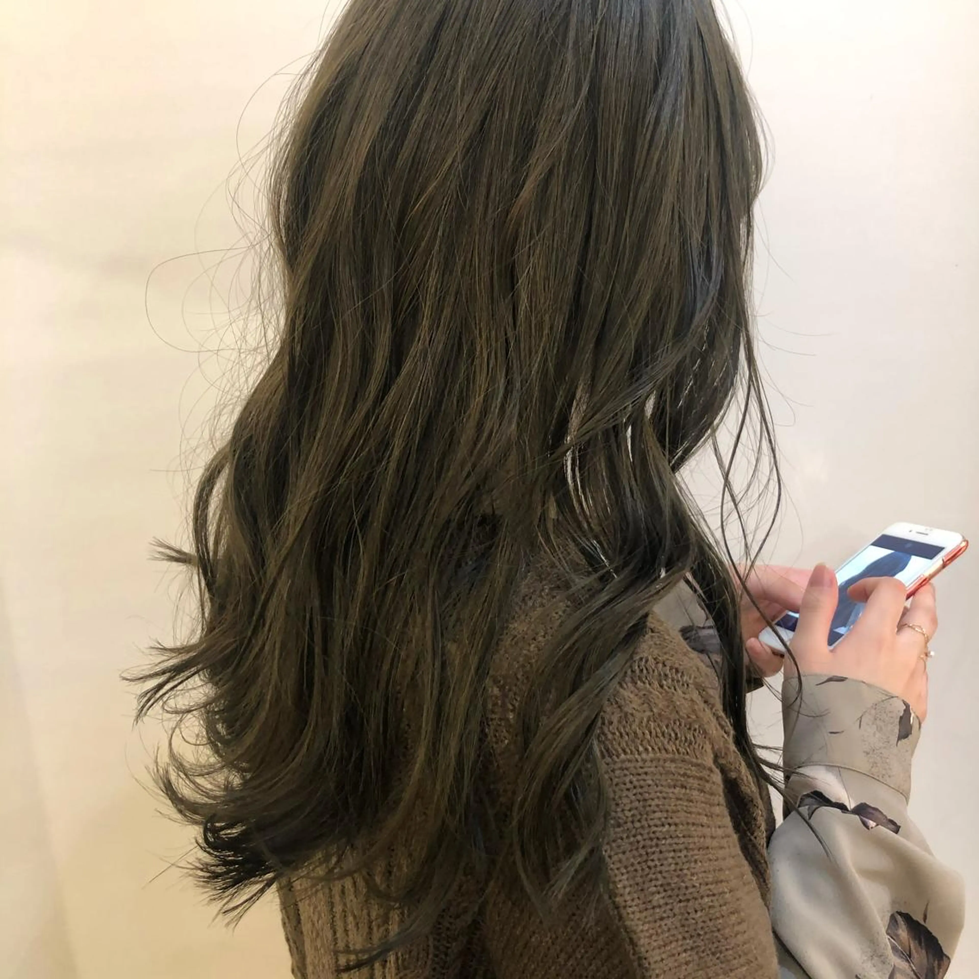 ロング カラー グレージュ オリーブグレージュ オリーブグレー ヘアカラー トリートメント TO C所属・ボブ/ミディアム RIONAのヘアスタイル