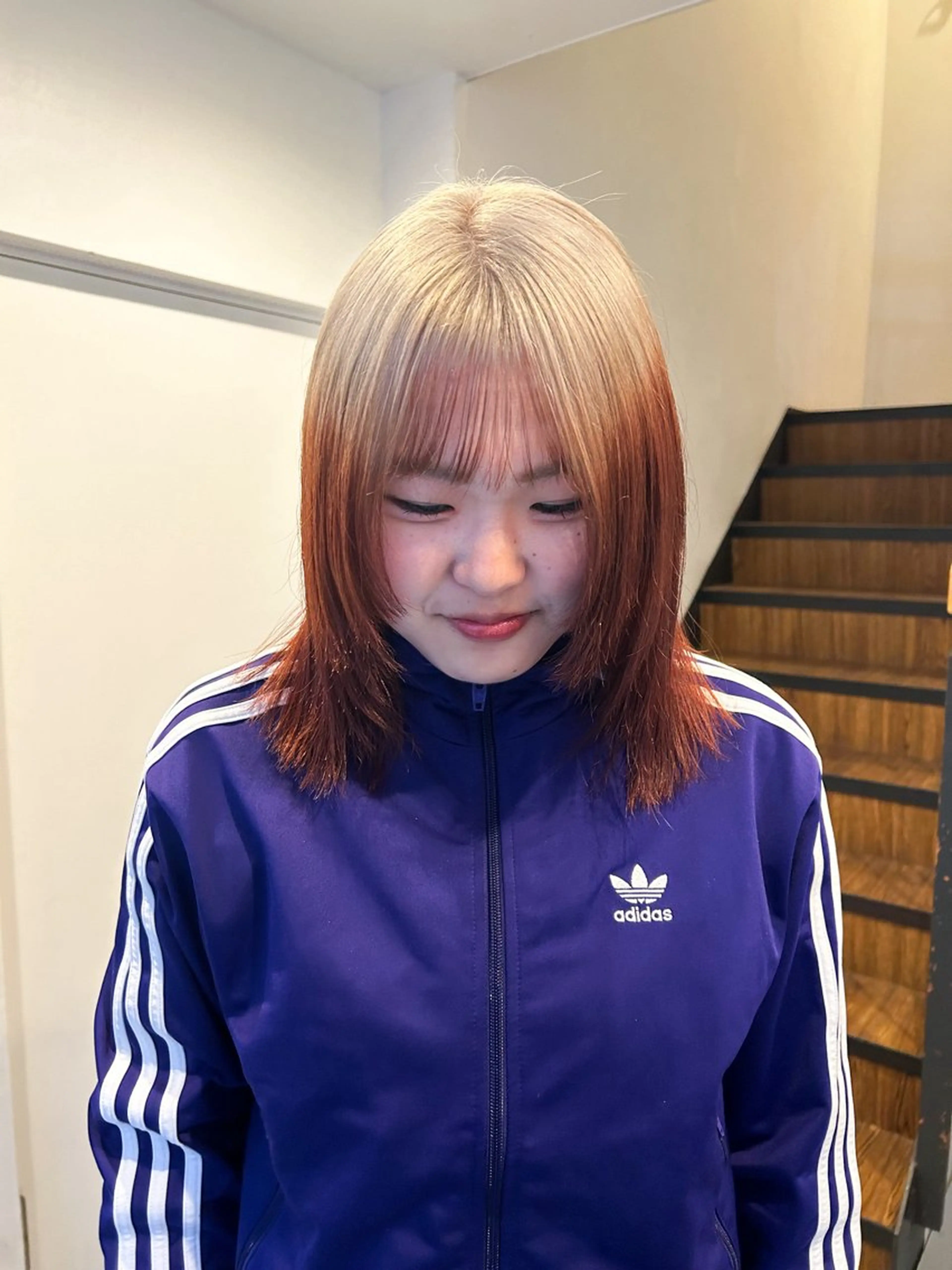 ミディアム カラー ベージュカラー オレンジ ホワイトベージュ カット ヘアカラー トリートメント hen所属・心斎橋/レイヤー/ ブリーチ/モエのヘアスタイル