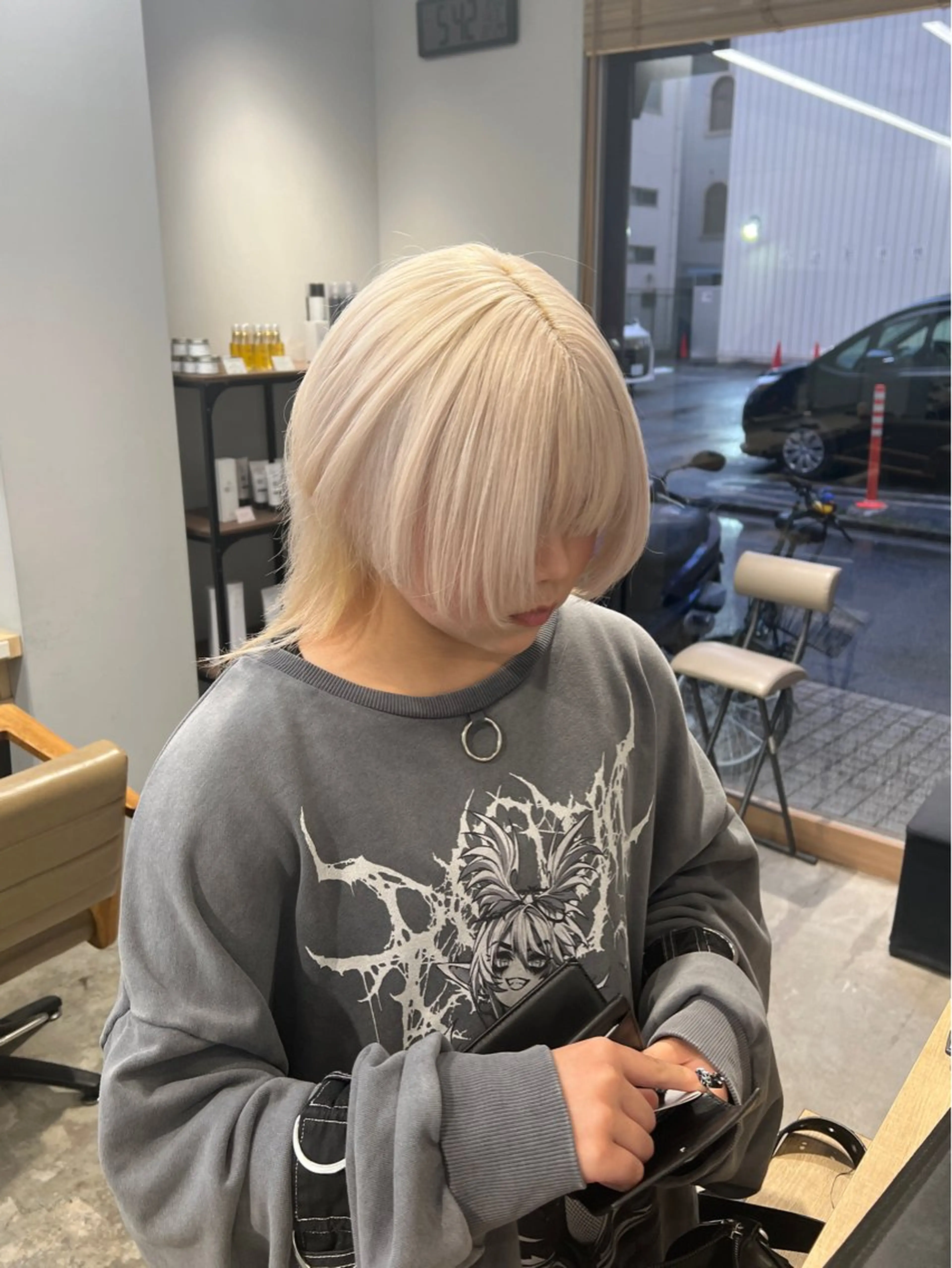 ショート カラー ベージュカラー ブリーチ ホワイトベージュ ブリーチ毛の縮毛矯正 ハイトーン/岡本智樹のヘアスタイル