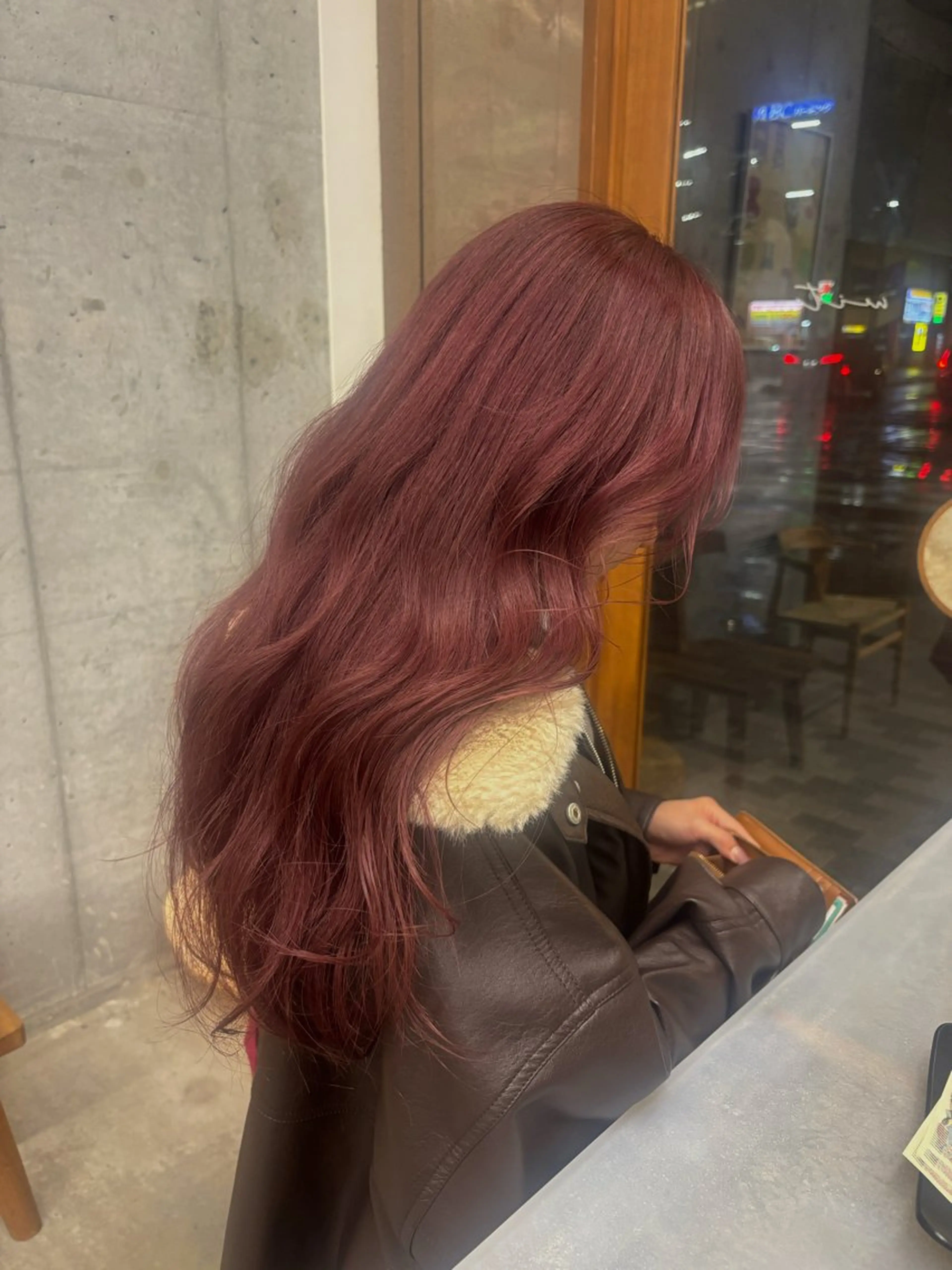 カラー ブリーチ ピンクカラー 佐々木 遥菜のヘアスタイル