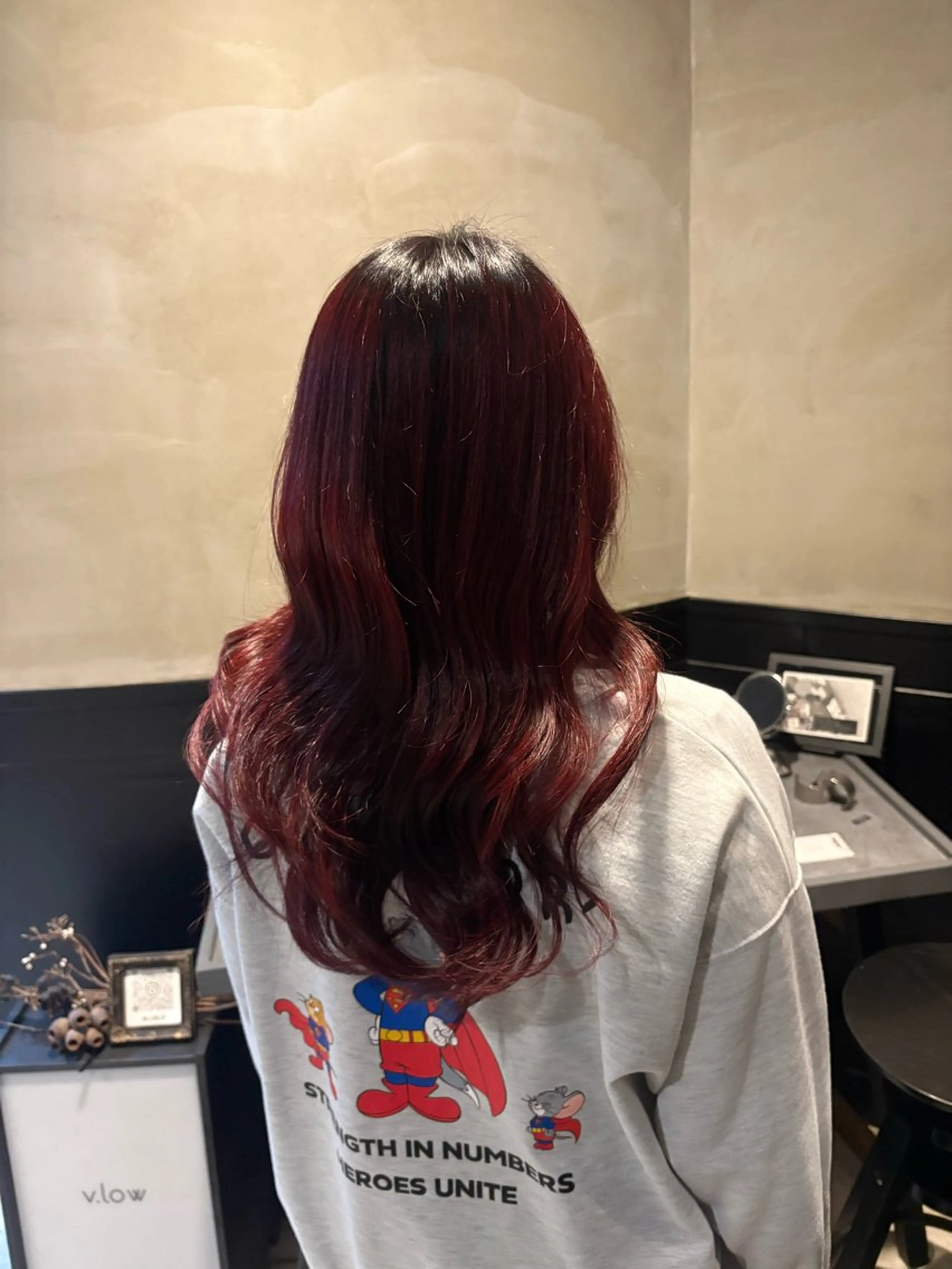 ロング カラー ブリーチ ボルドーカラー cab所属・cab/ 渡邉　海生のヘアスタイル