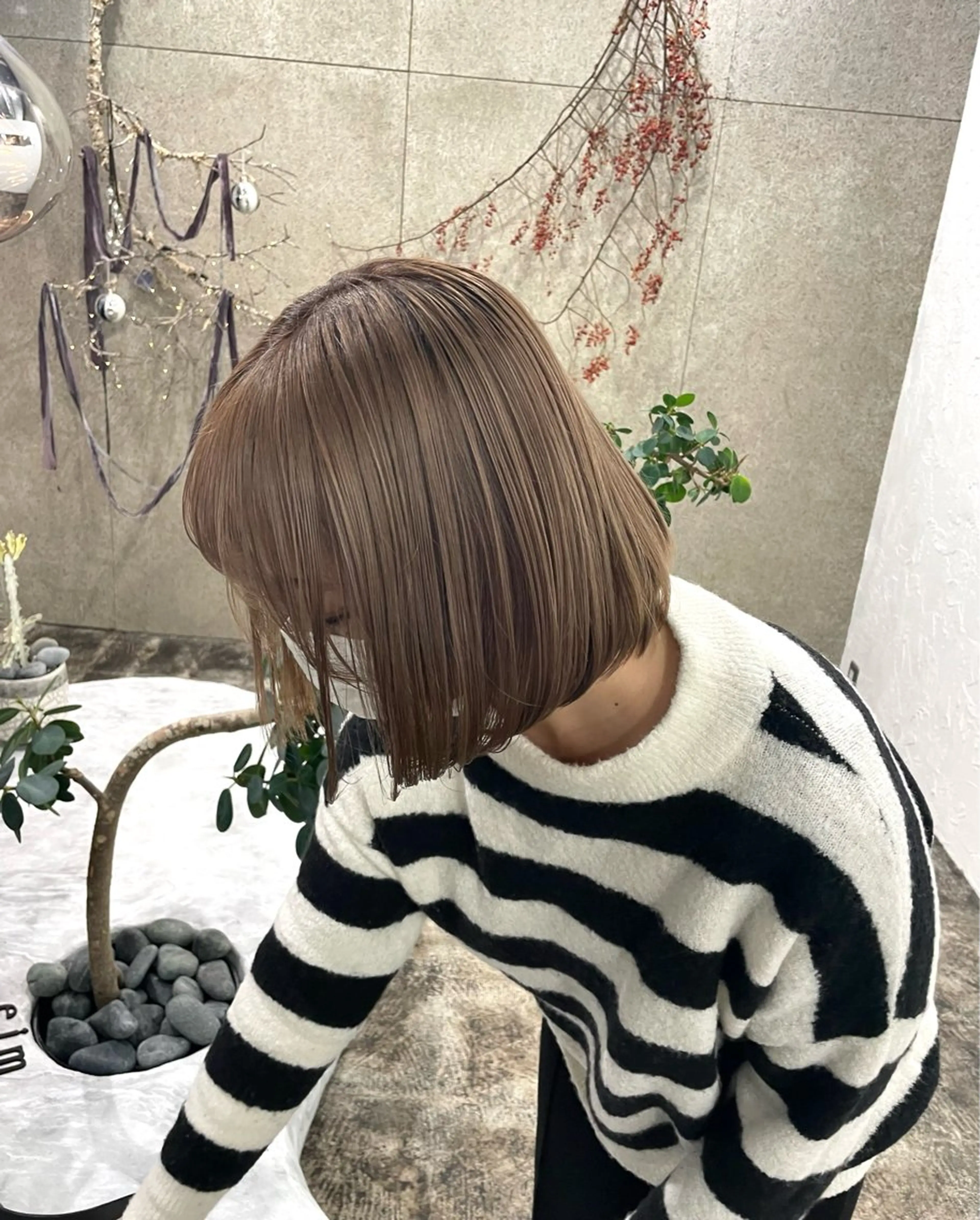 ミディアム カラー ベージュカラー ブリーチ ミルクティーベージュ カット ヘアカラー トリートメント shiba tomomiのヘアスタイル