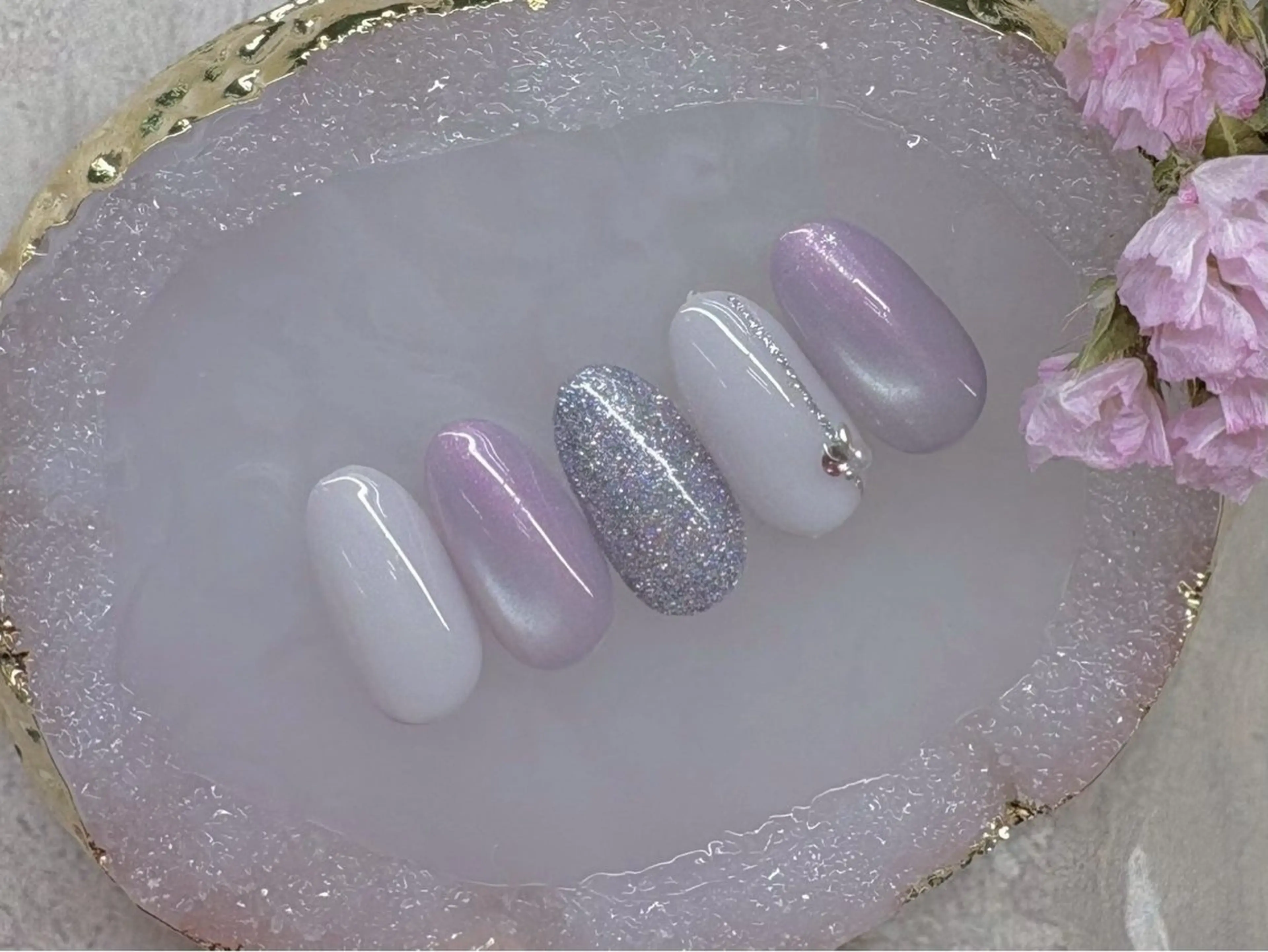 オフなし　20種から選べる　華やか　定額artネイルの写真