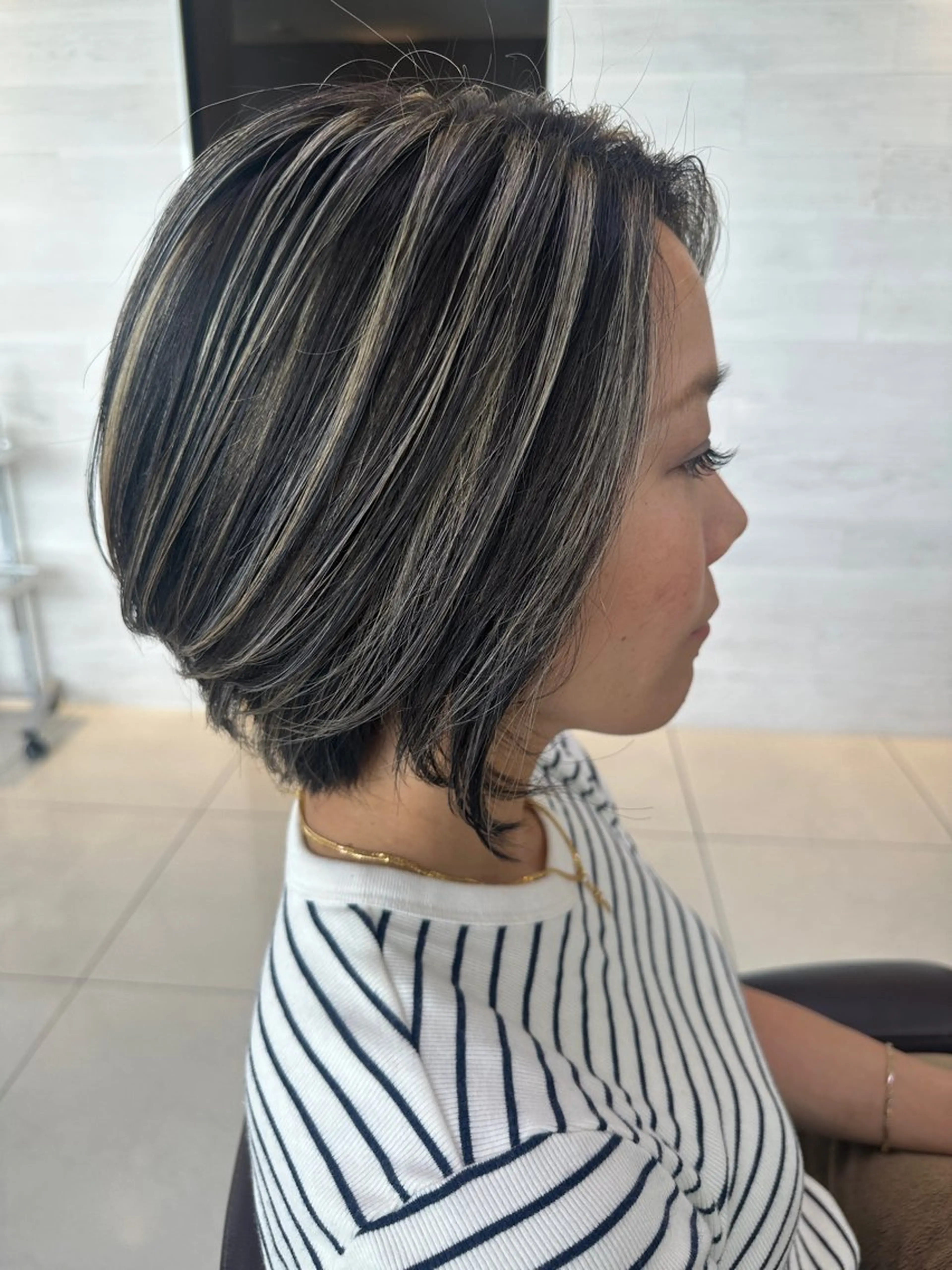 ショート ハイライト レイヤー 艶々カラーのヘアスタイル