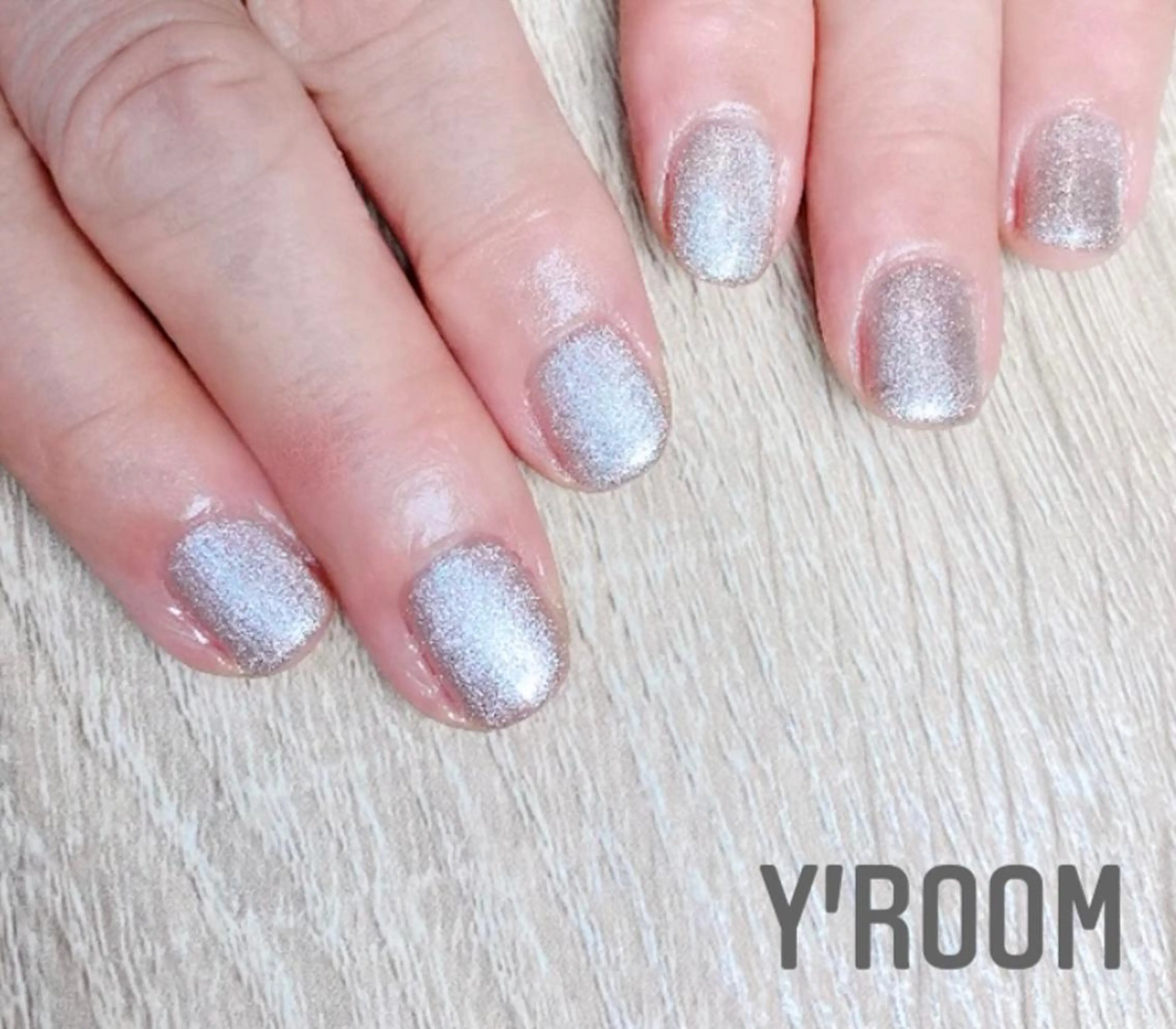 ネイル オーロラネイル フラッシュネイル フットネイル ジェルネイル 氷ネイル・うるうるネイル ハンドネイル YUKA （ネイリスト）のネイルデザイン