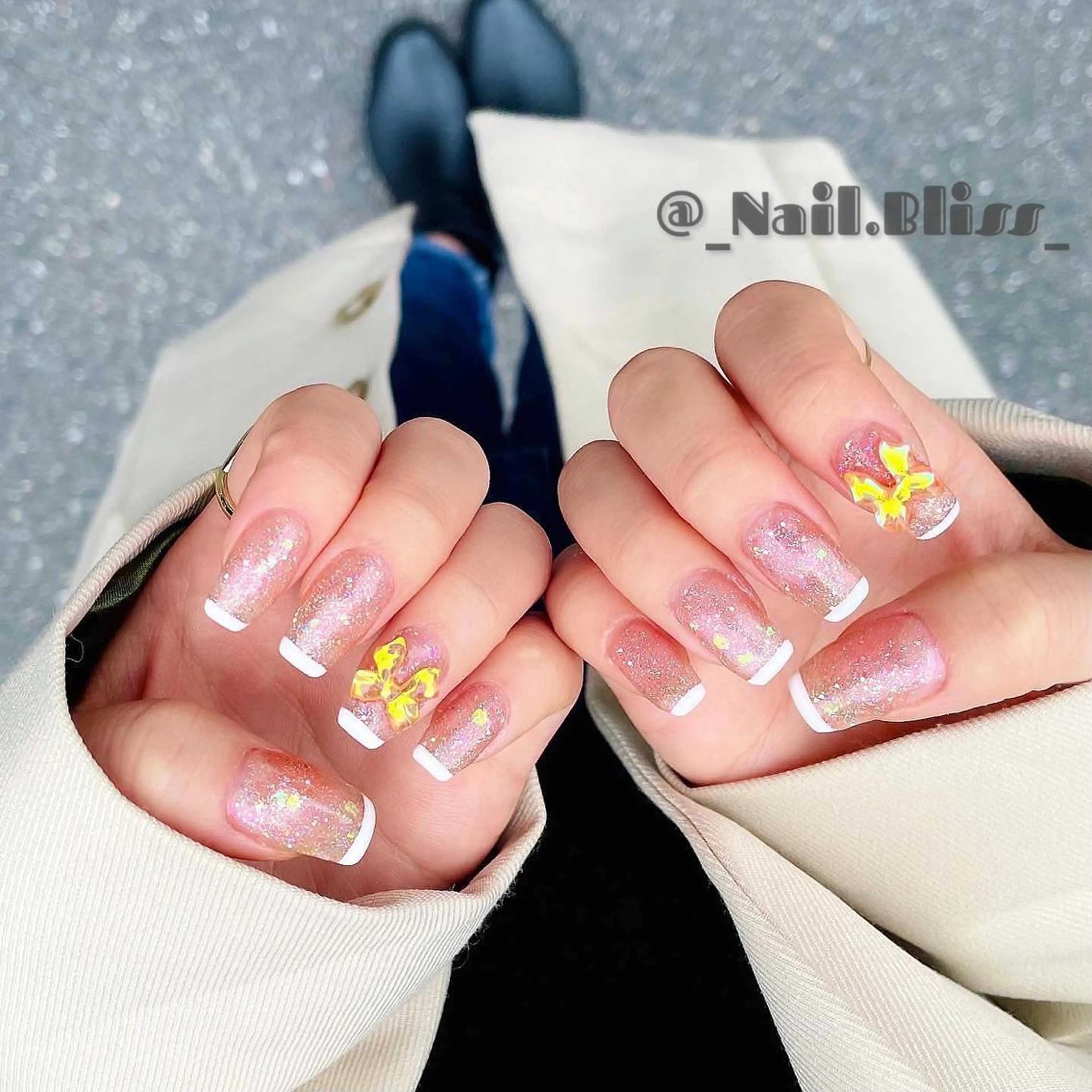 ネイル オーロラネイル フレンチネイル リボン ハンドネイル NAIL BLISSのネイルデザイン
