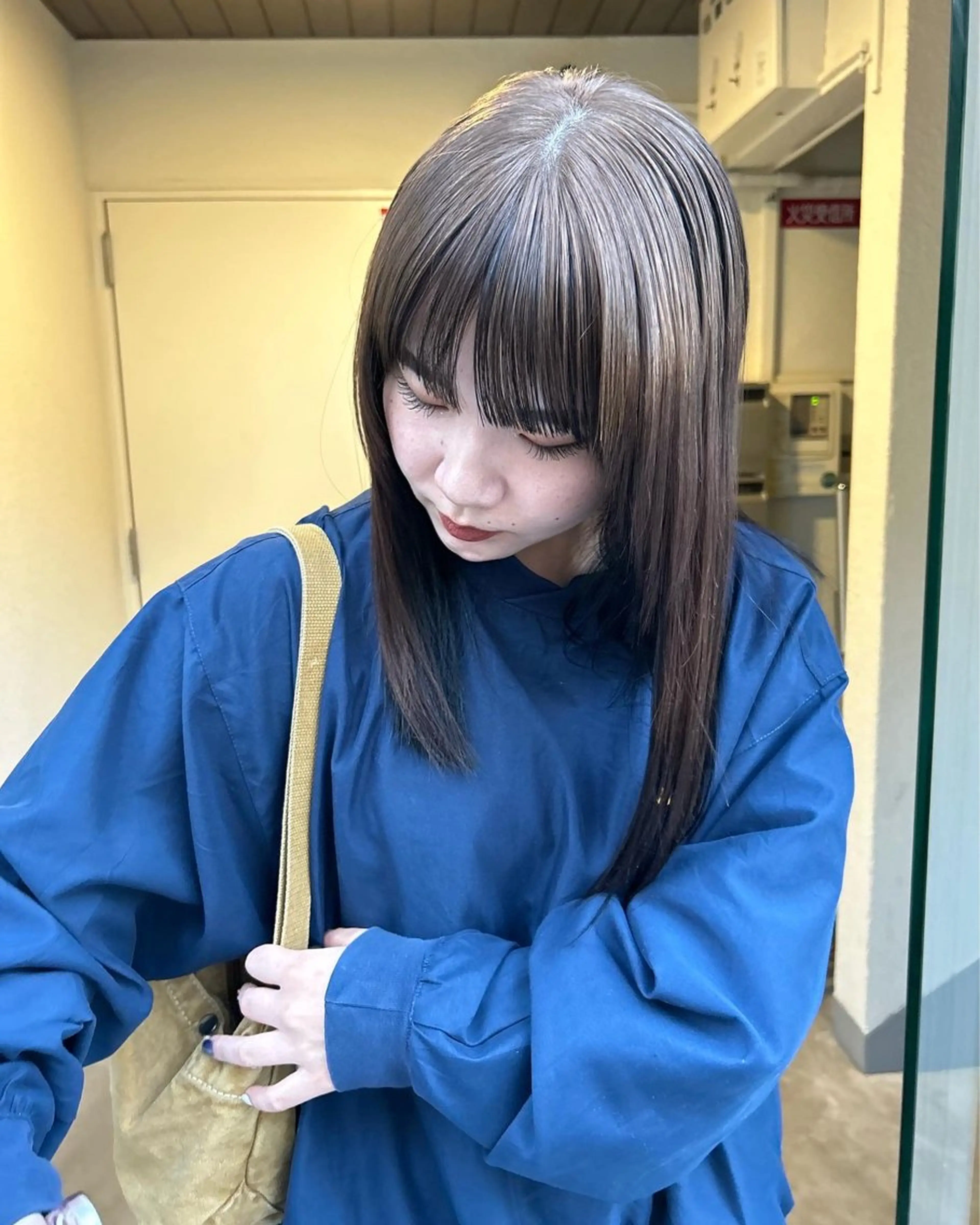 ミディアム 薄暮 マツイ　レンのヘアスタイル