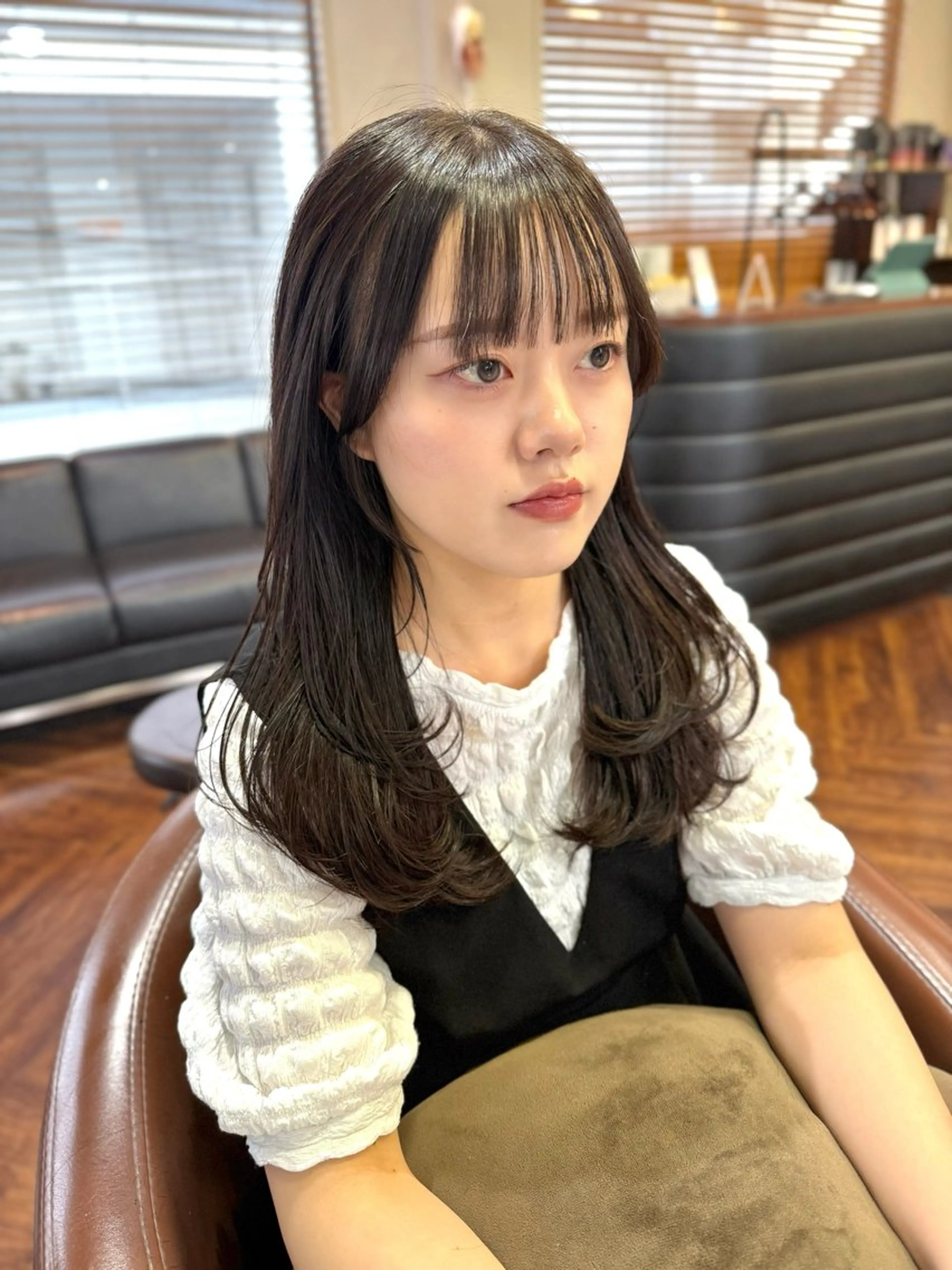 ロング レイヤーカット 縮毛矯正 カット ヘアカラー 縮毛矯正 トリートメント 尾崎 海璃のヘアスタイル