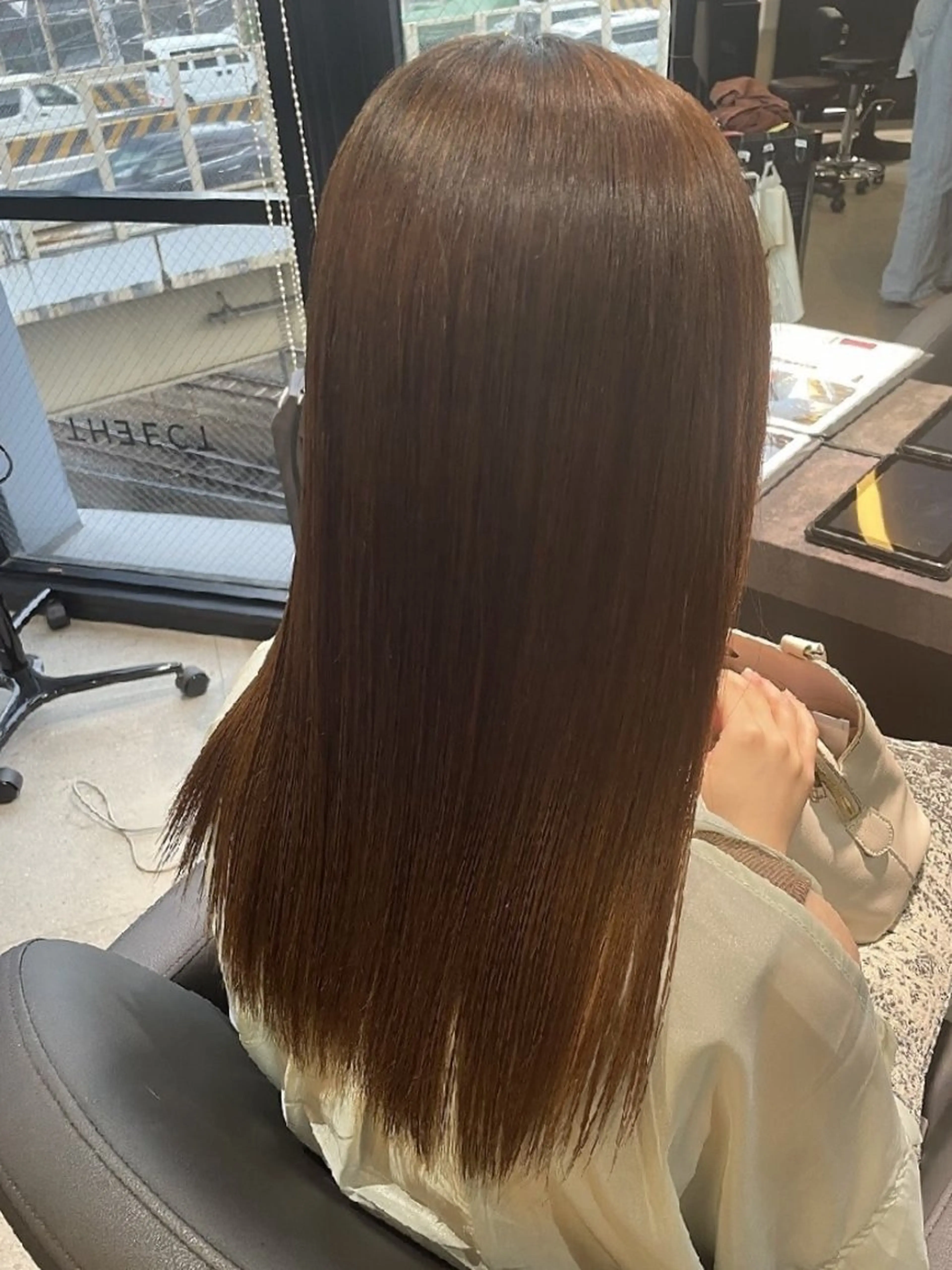 セミロング カラー 江坂 misaki のヘアスタイル