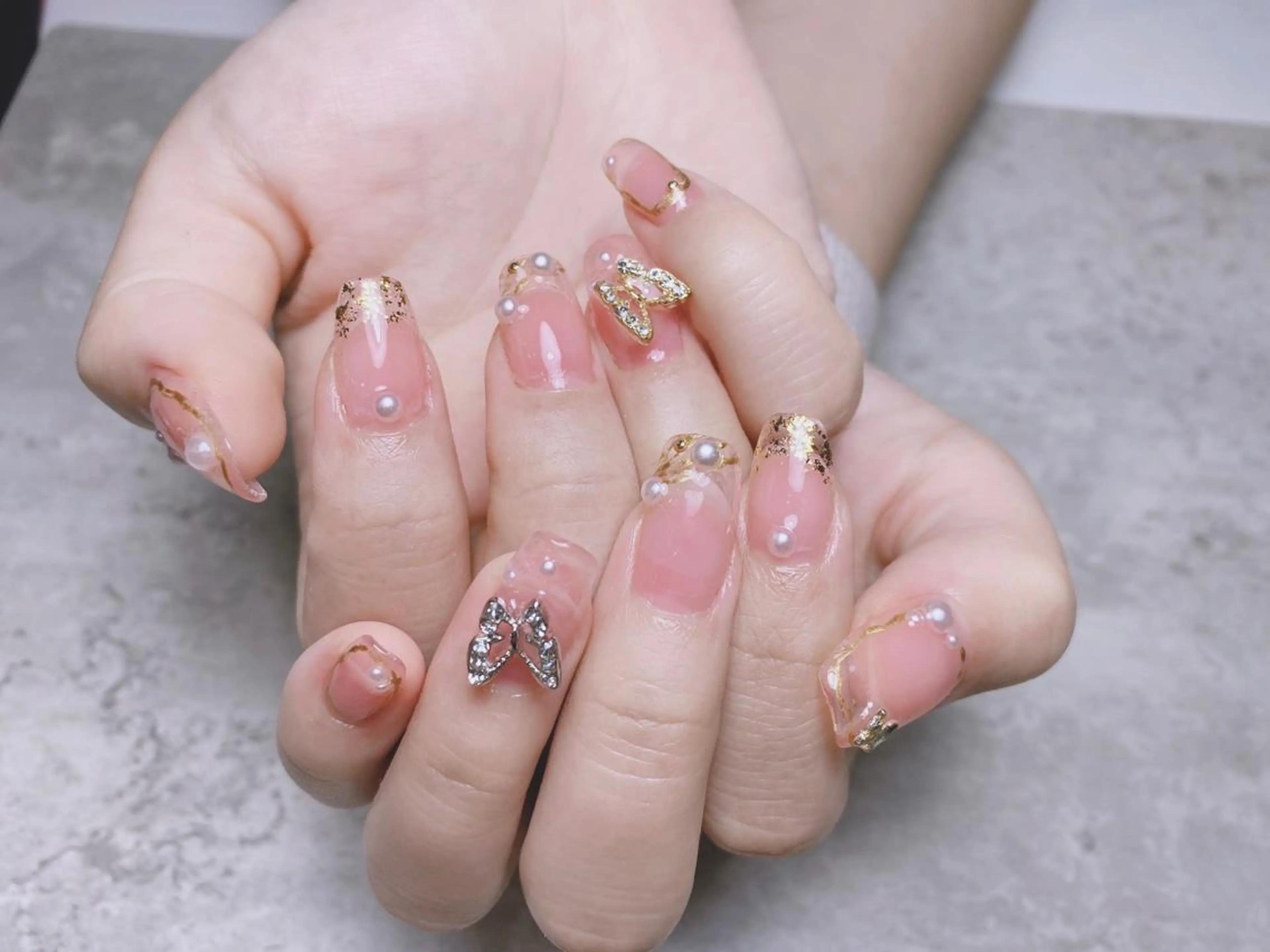 ネイル 🦋 Queenieのネイルデザイン