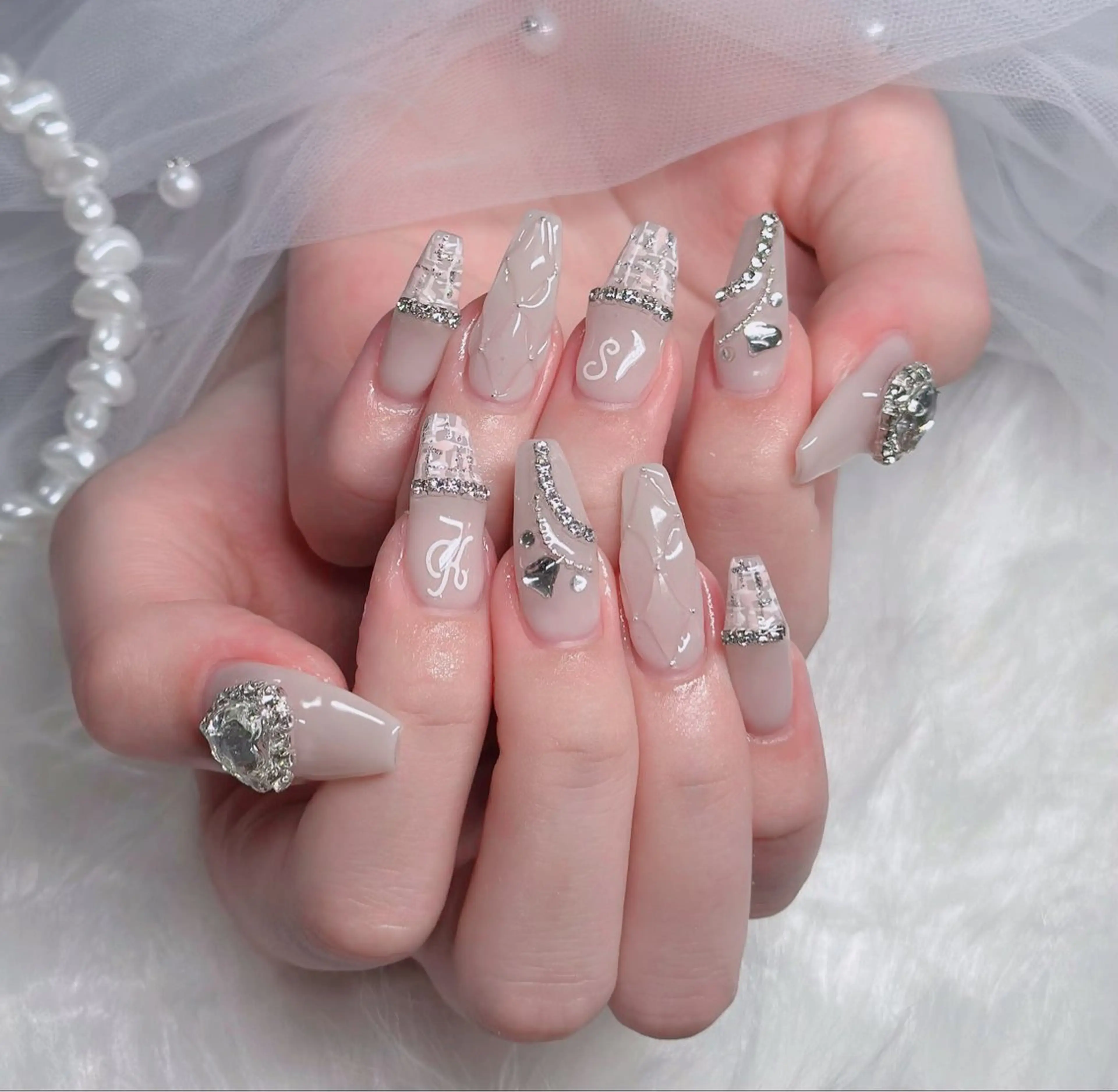ネイル オーロラネイル フレンチネイル ジェルネイル ハロウィン キラキラネイル ハンドネイル H.baby Nail Salonのネイルデザイン
