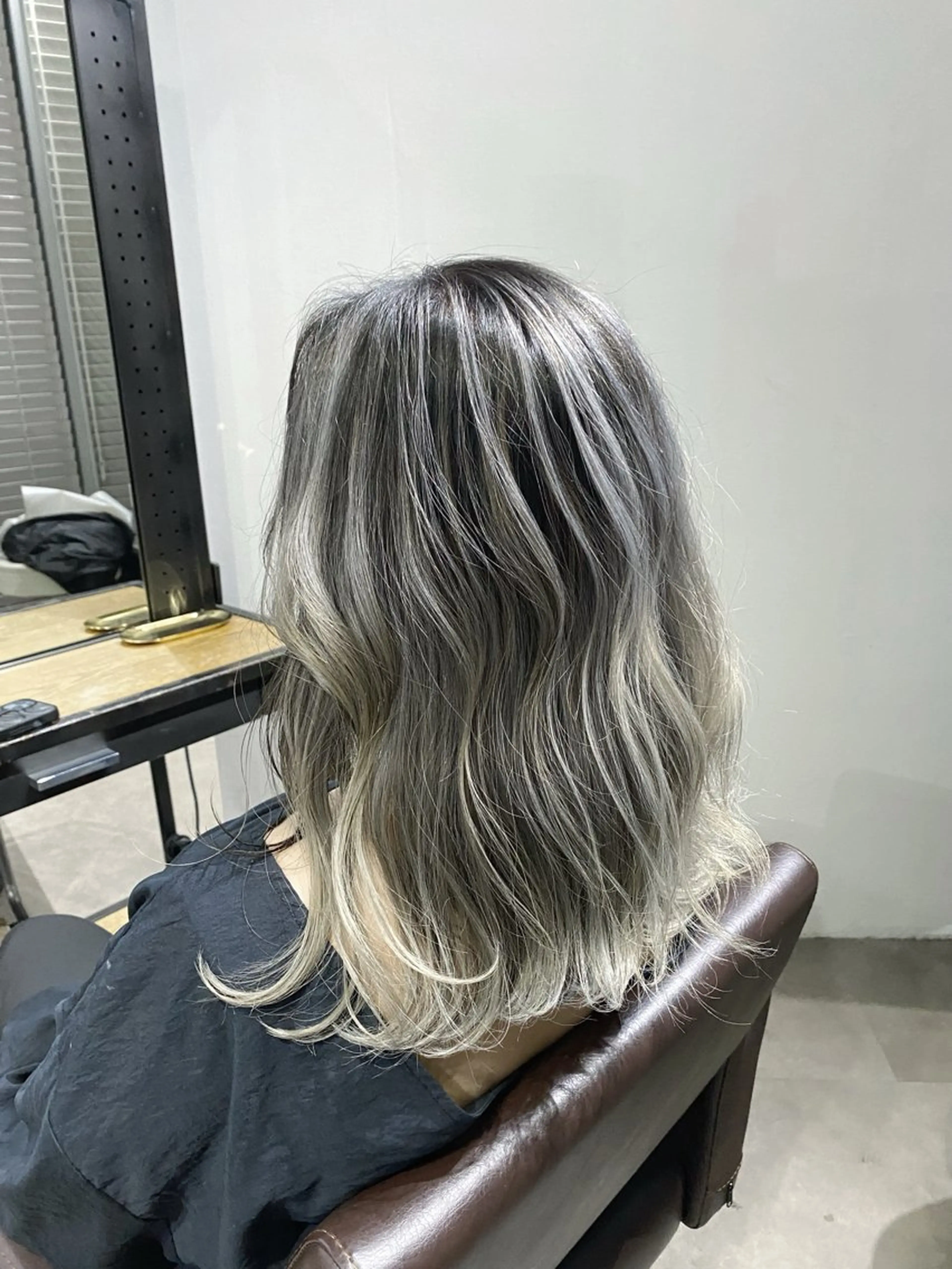 セミロング レイヤーカット ヘアカラー 山影✨バレイヤージュ ハイライト✨メンズ◎のヘアスタイル