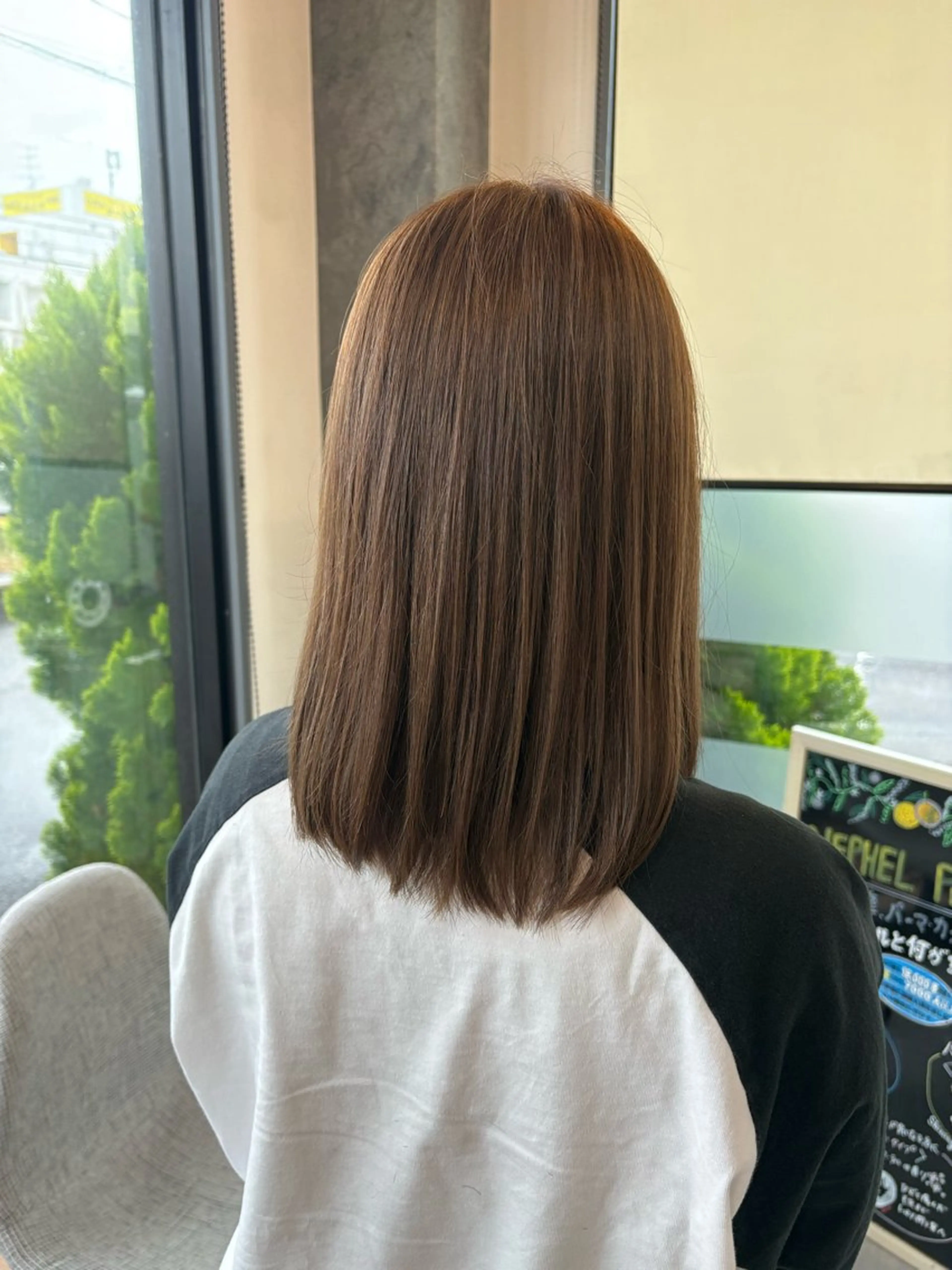 セミロング カット ヘアカラー トリートメント U-ra NAMIのヘアスタイル