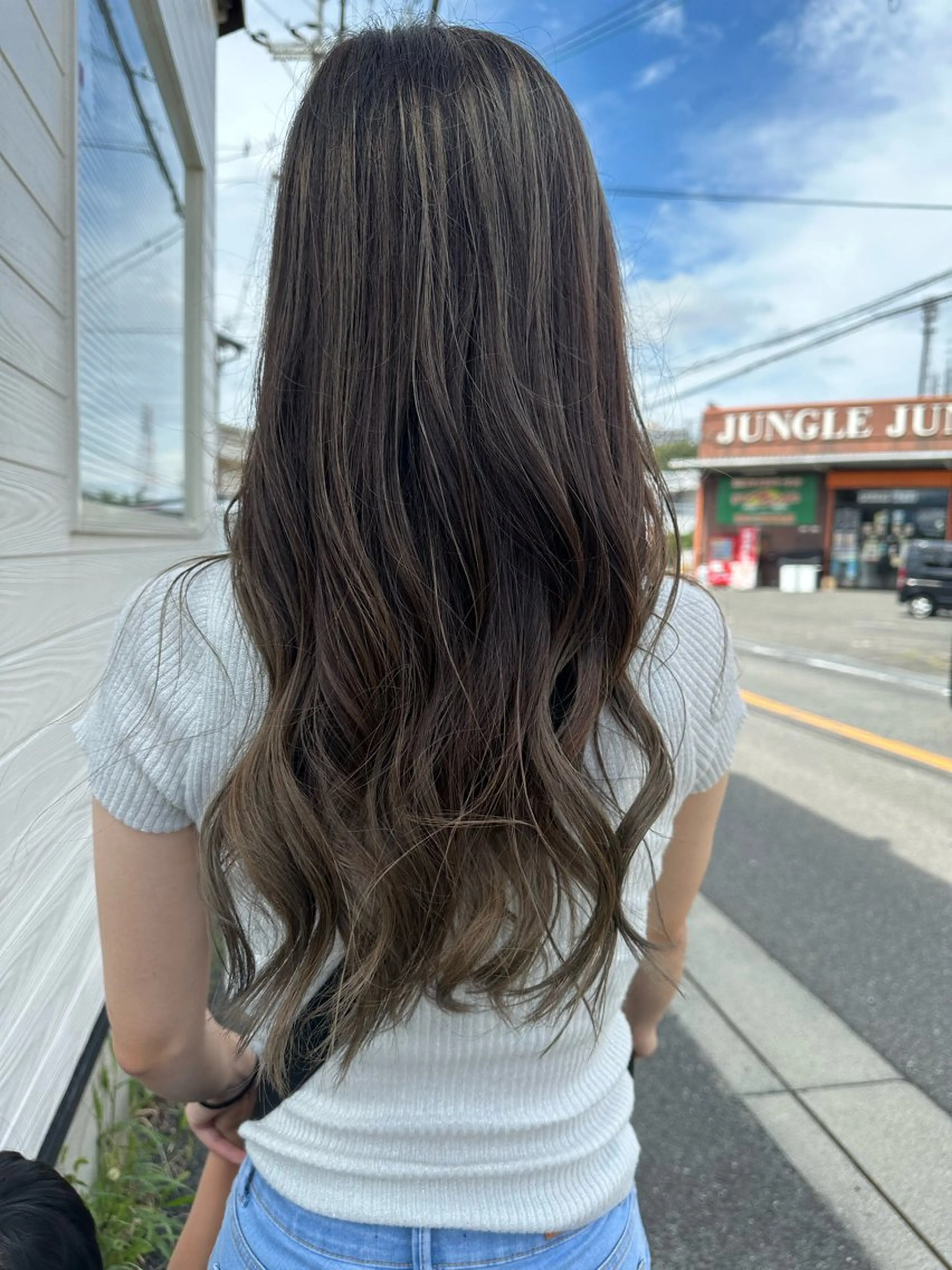 ロング ヘアカラー 半田 知穂のヘアスタイル