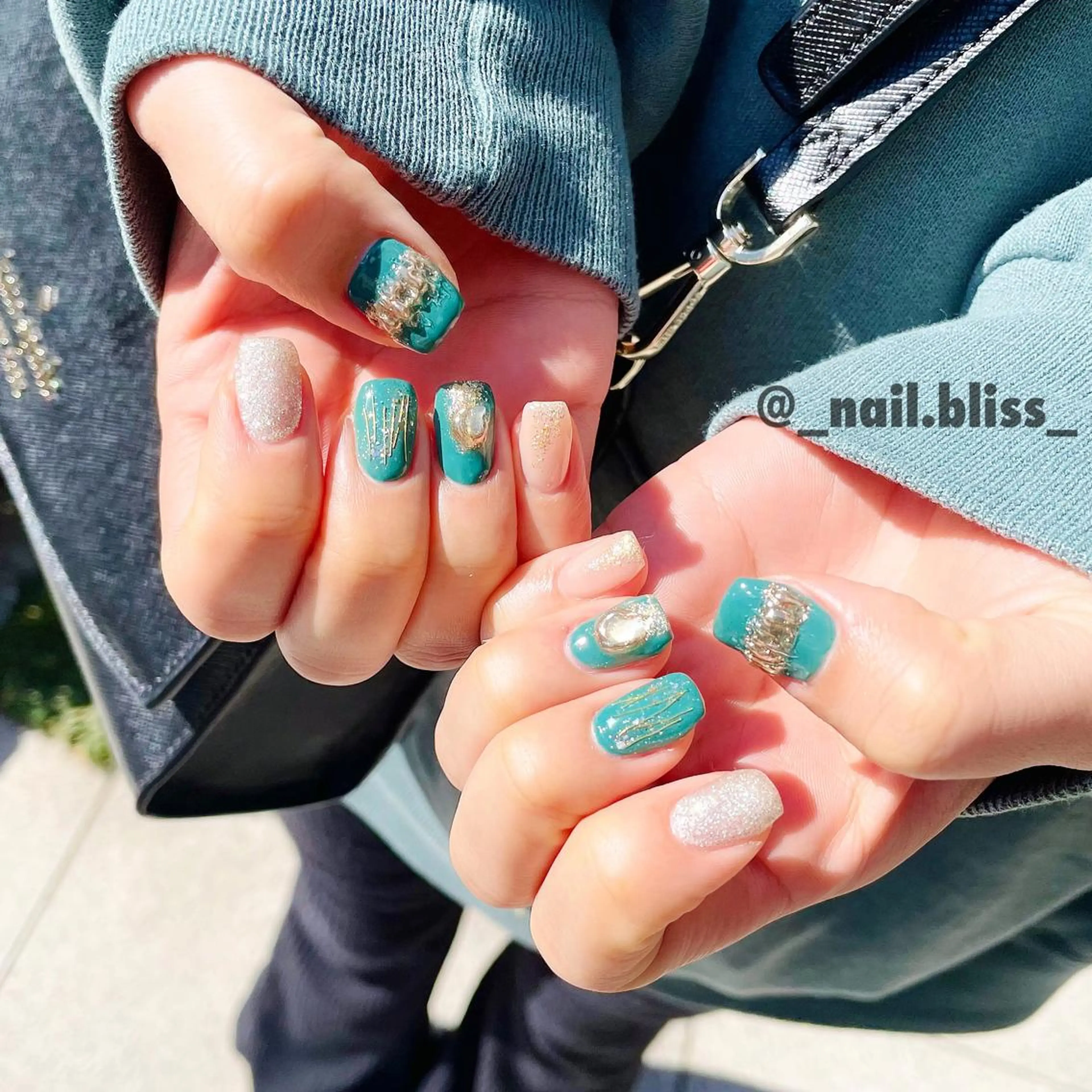 ネイル グリーン ニュアンスネイル ハンドネイル NAIL BLISSのネイルデザイン