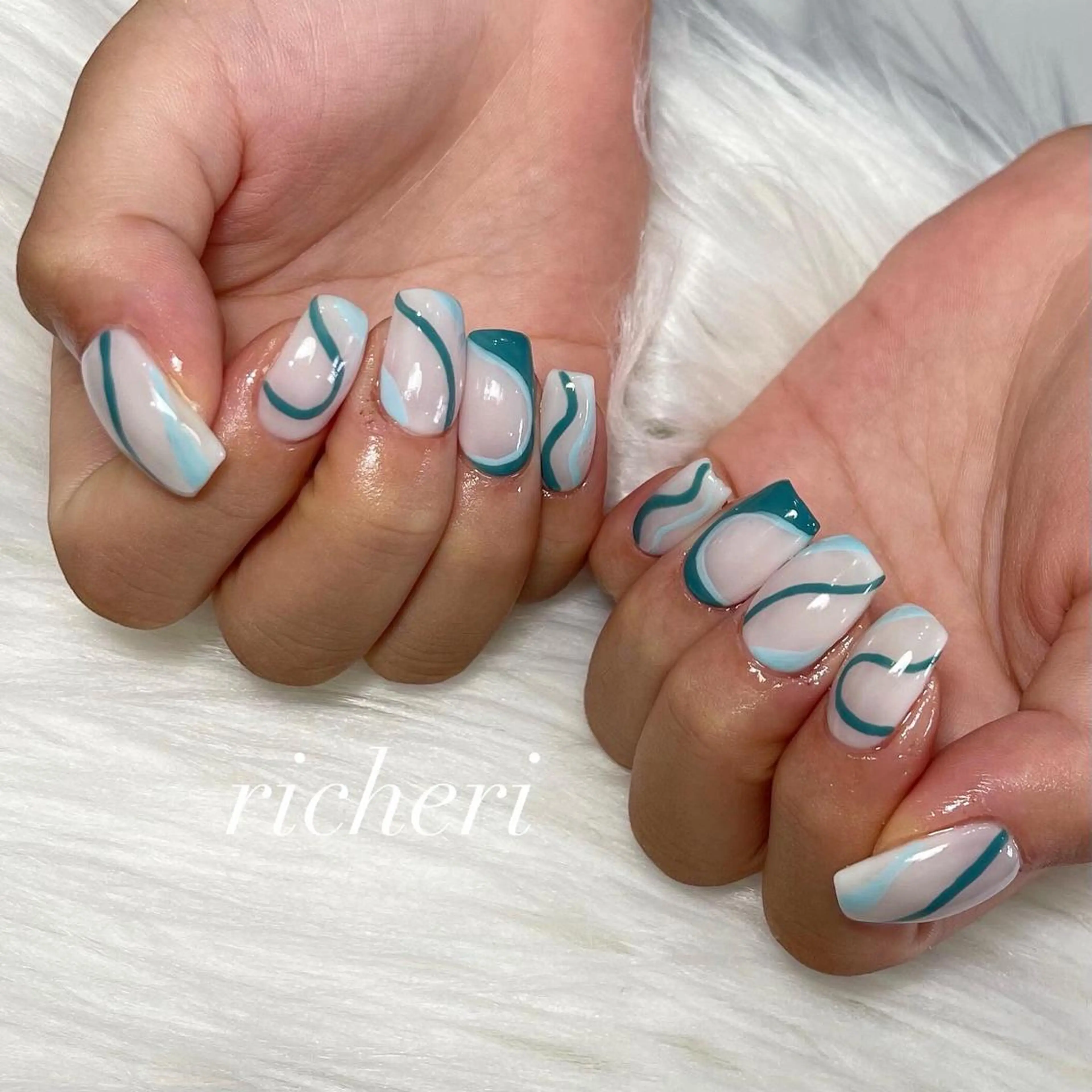 ミディアム ネイル 韓国風ヘア アートネイル フレンチネイル ジェルネイル グリーン richeri beautyのエステ・リラクイメージ