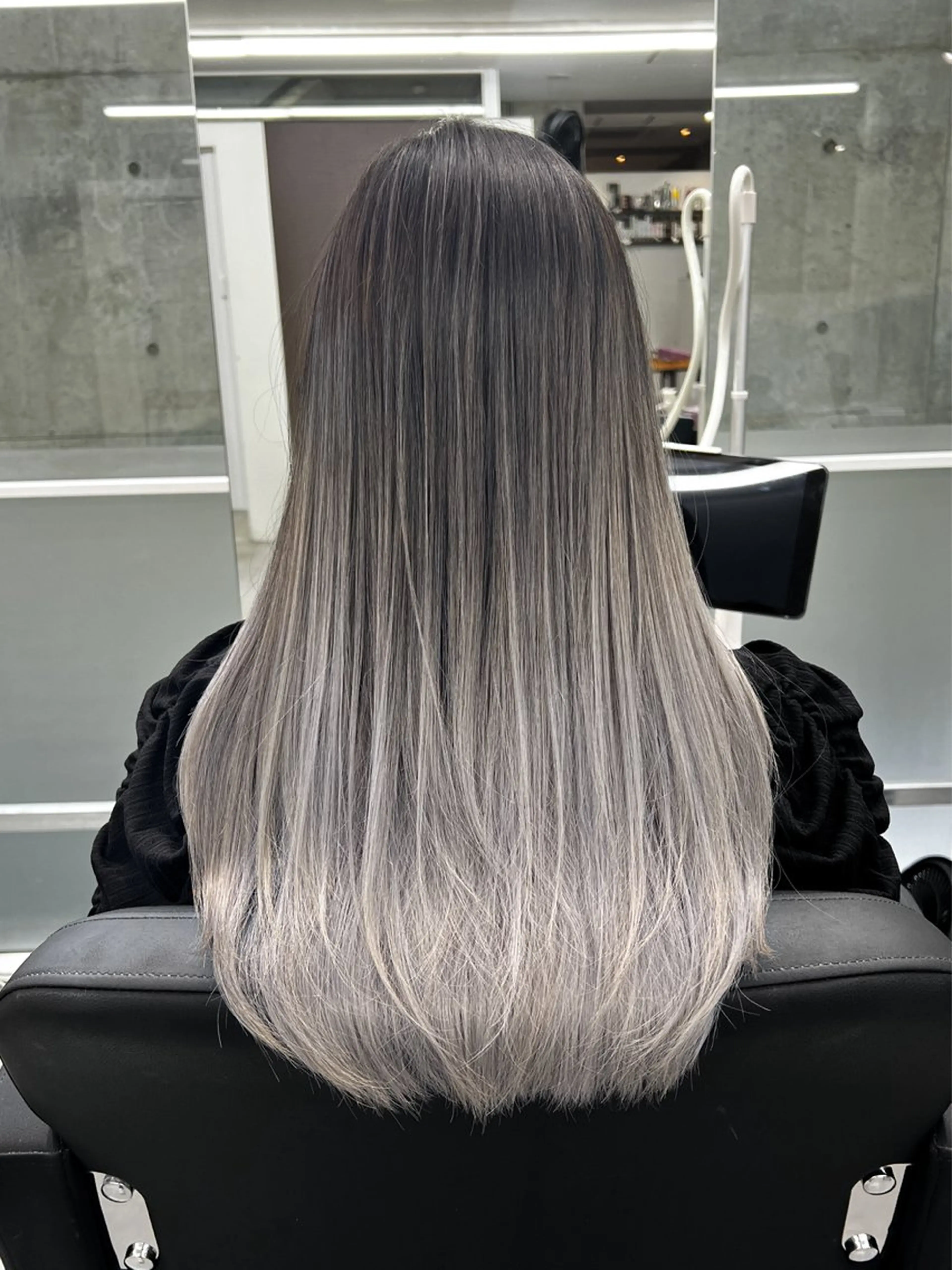 ロング カラー バレイヤージュ ブリーチ レイヤーカット ヘアカラー トリートメント welring hair salonのヘアスタイル