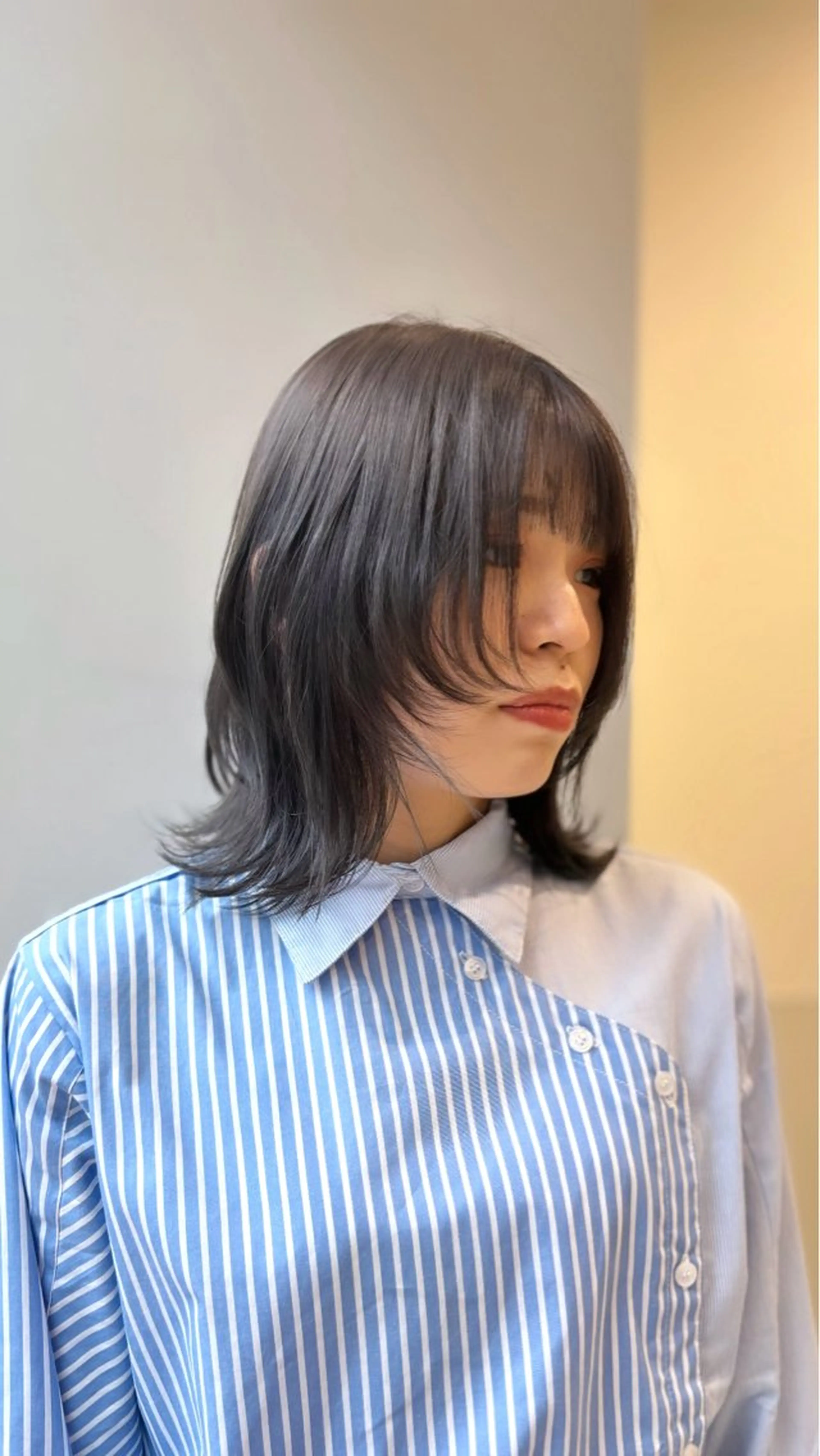 ショート カラー パーマ ヘアアレンジ メンズ 切りっぱなしボブ メンズ韓国風 ボブ くせ毛 髪質改善 切りっぱなしヘアボブ ミディアムヘアRYOのヘアスタイル