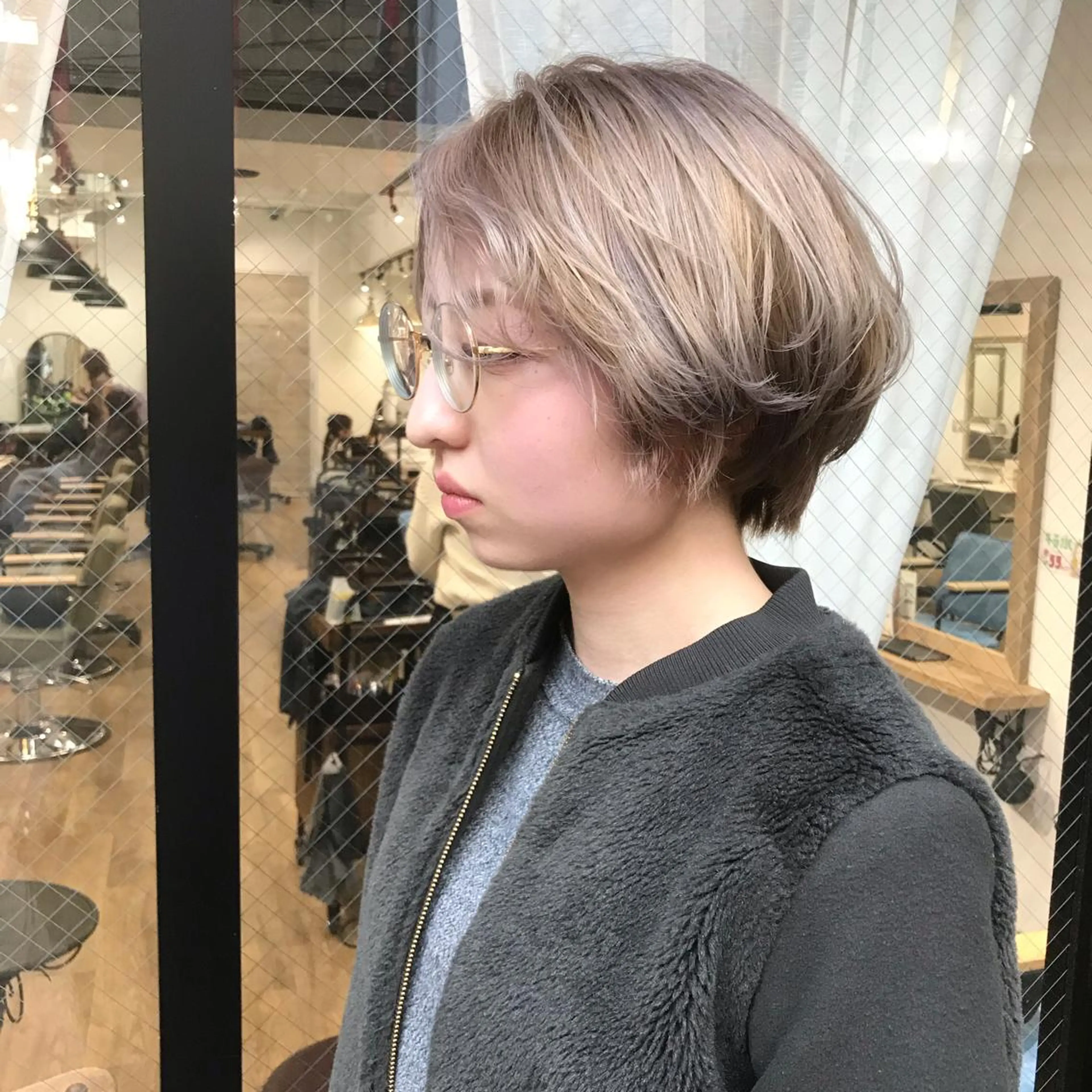 ショート カラー ブリーチ ヘアカラー トリートメント salowin梅田所属・レイヤー/顔周り /AKARIのヘアスタイル