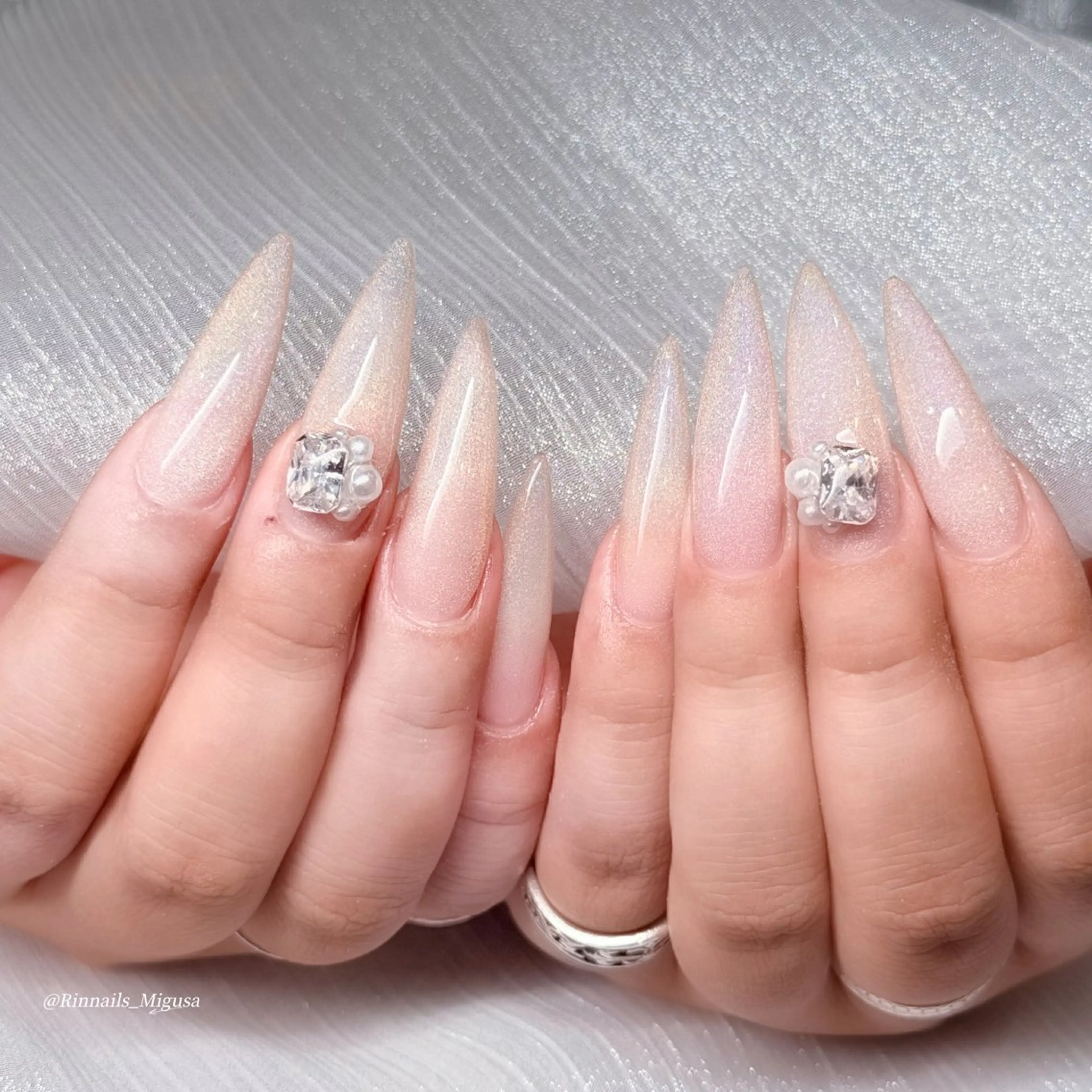 ロング 韓国風ヘア ハンドネイル RIN NAILS ᥫ᭡Migusaのネイルデザイン