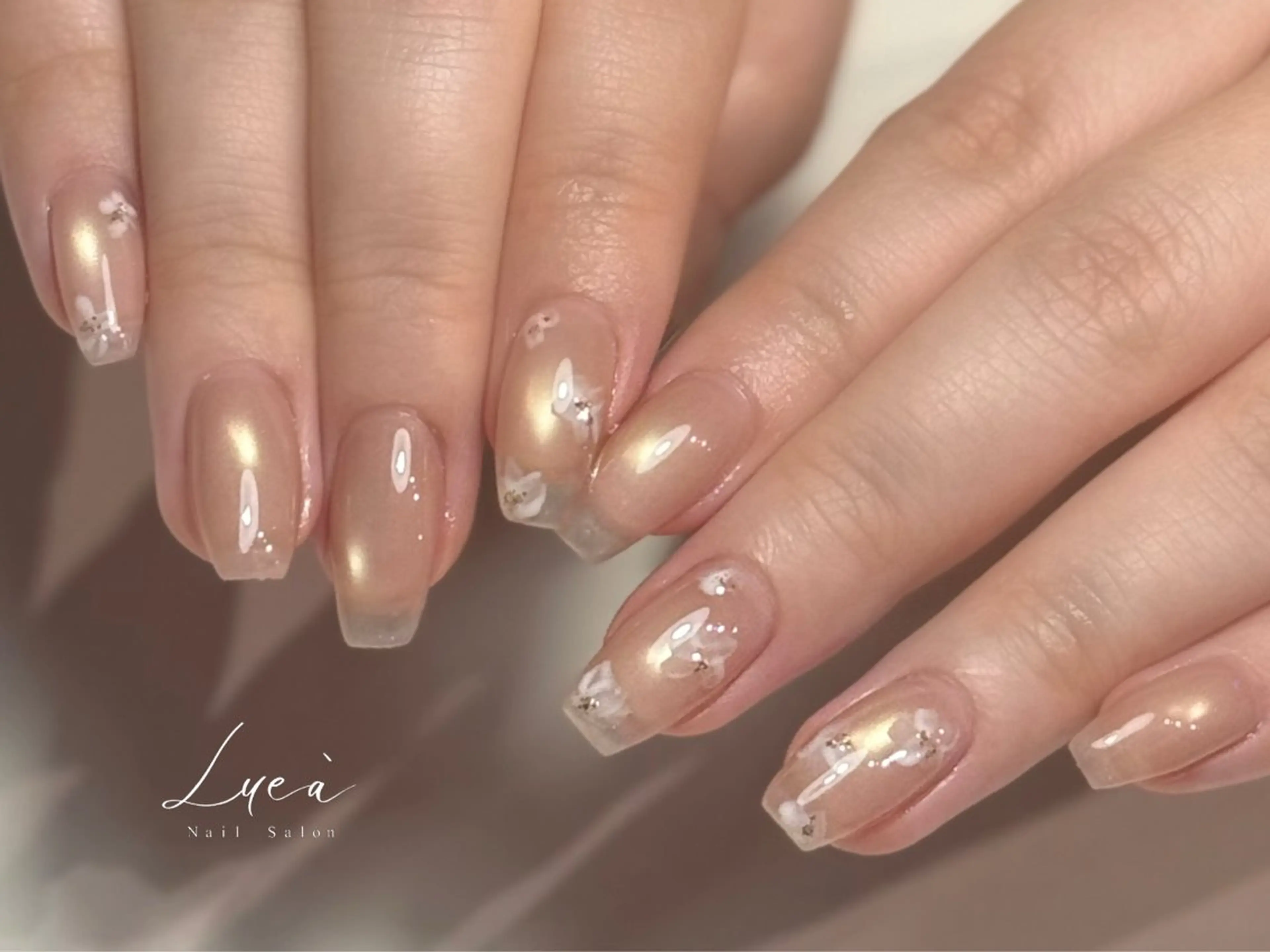 ネイル マグネットネイル ホワイト ハンドネイル filon nail所属・filon nail kanako🕊のネイルデザイン