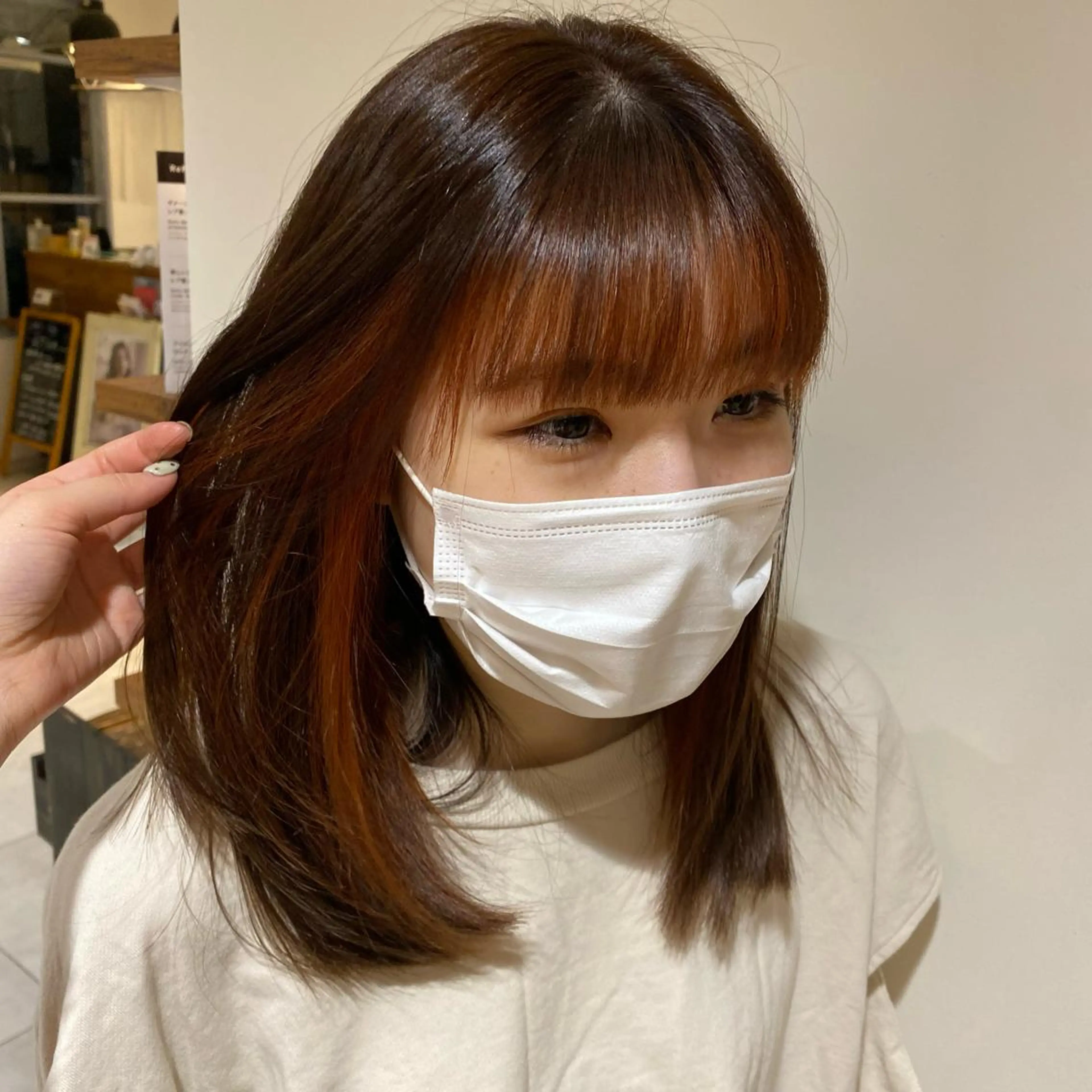 セミロング カラー イヤリングカラー オレンジ 関口 桃花🌷 暖色カラーのヘアスタイル