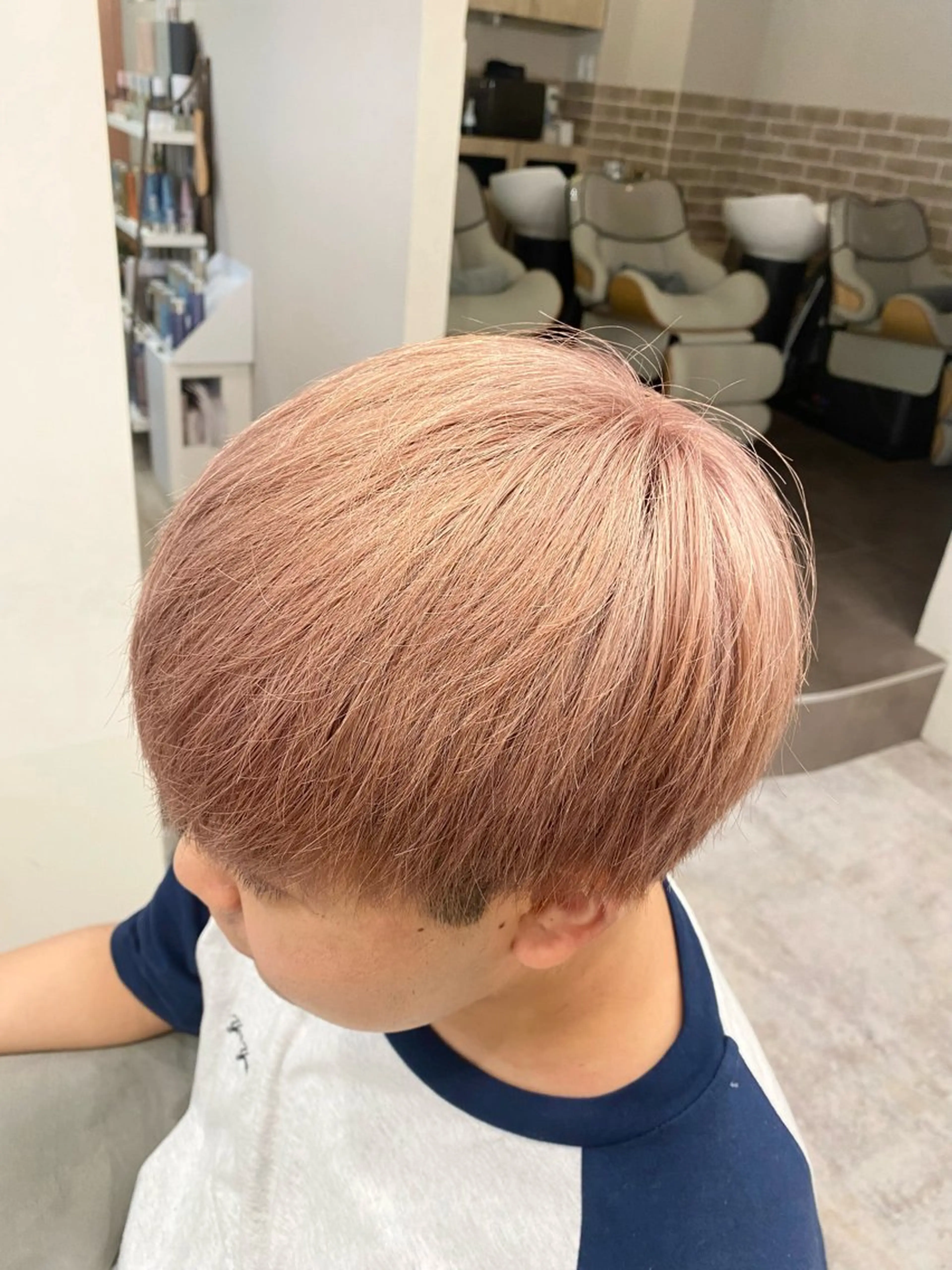 カラー メンズ メンズブリーチ ベージュカラー ブリーチ ピンクカラー ピンクベージュ 佐々木 雪菜のヘアスタイル