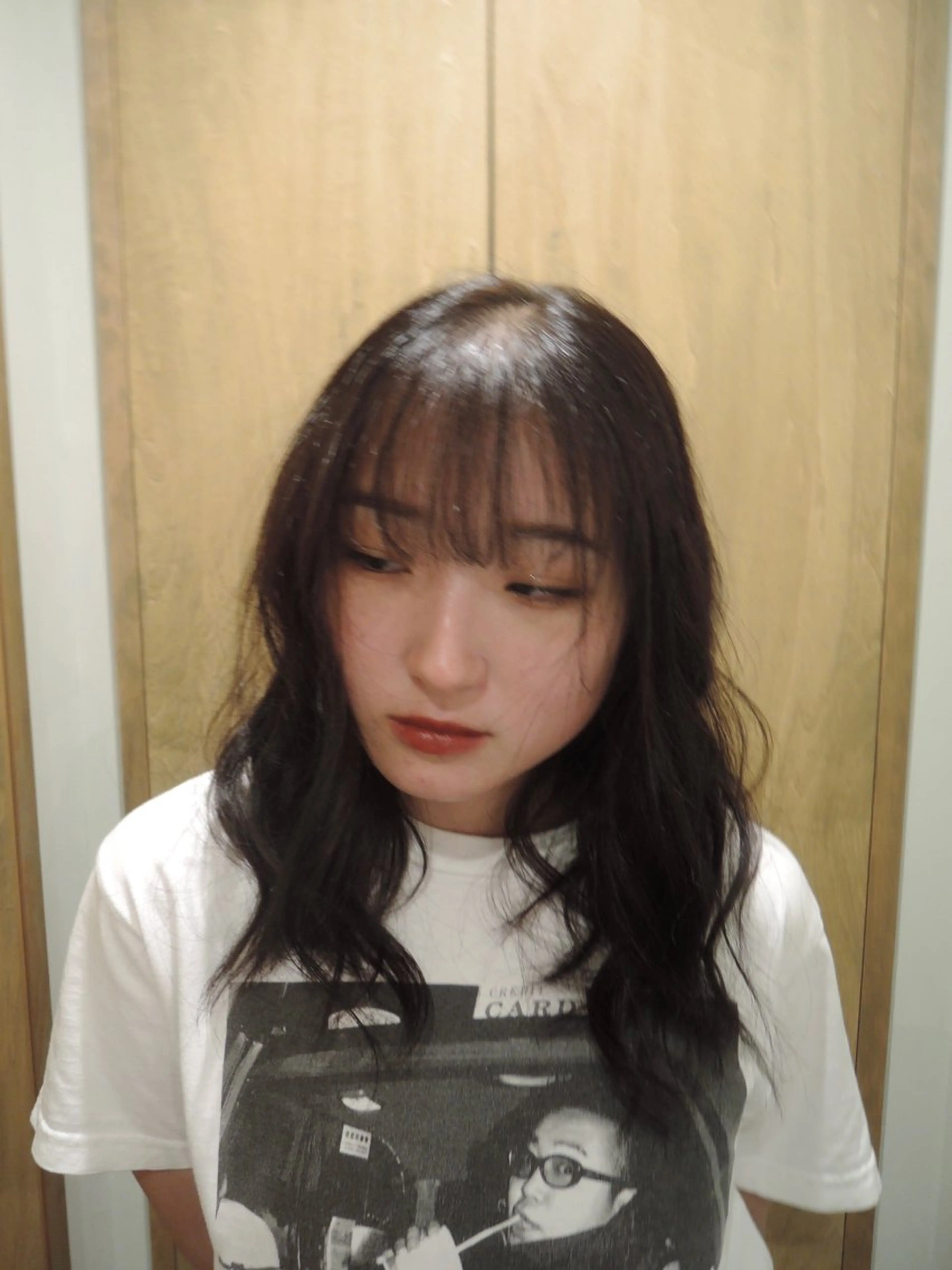 セミロング YUI／レイヤー カット/透明感カラーのヘアスタイル