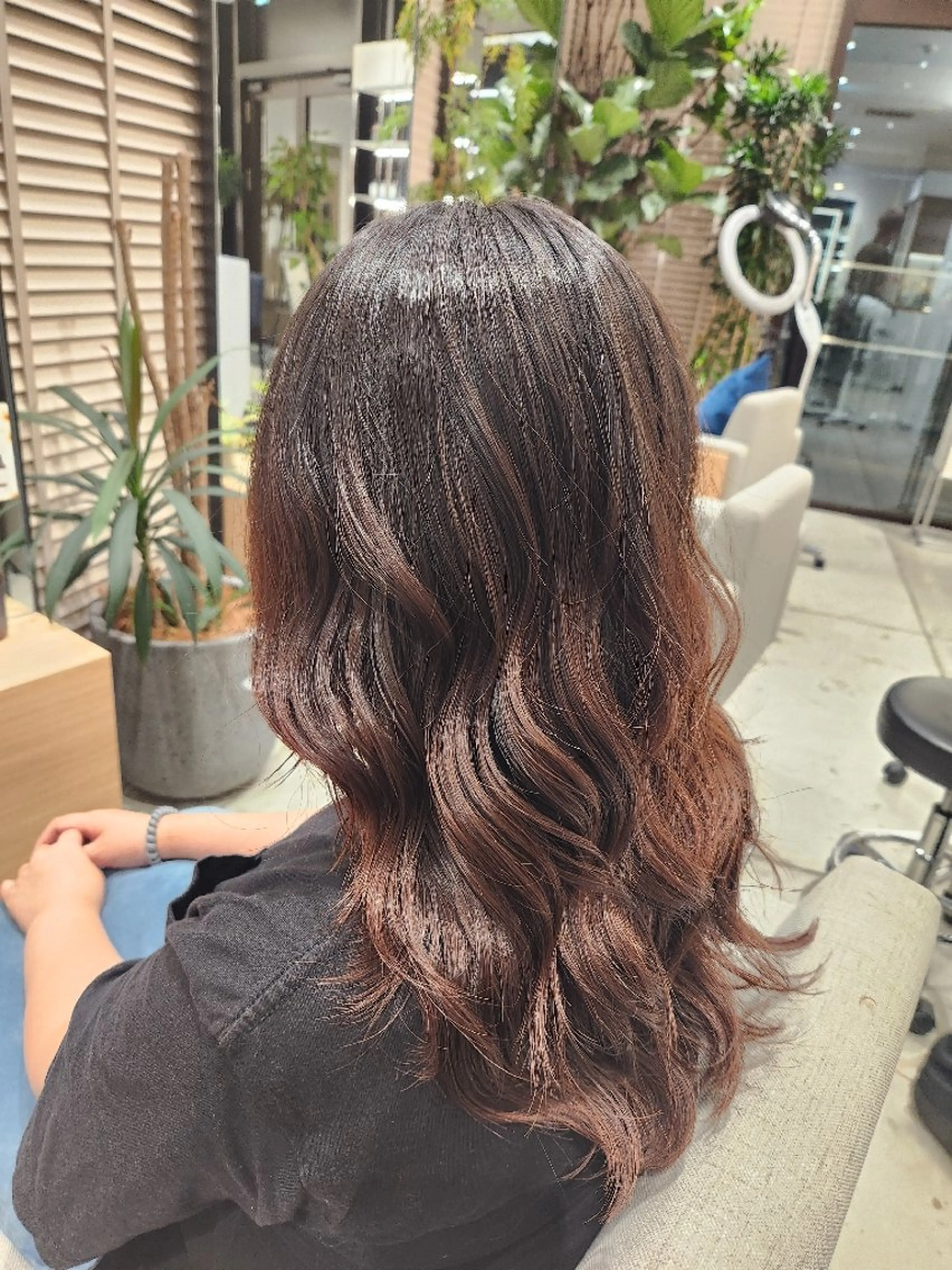 セミロング パーマ カット 💜艶髪カラー💜 🎶富川美希🎶のヘアスタイル