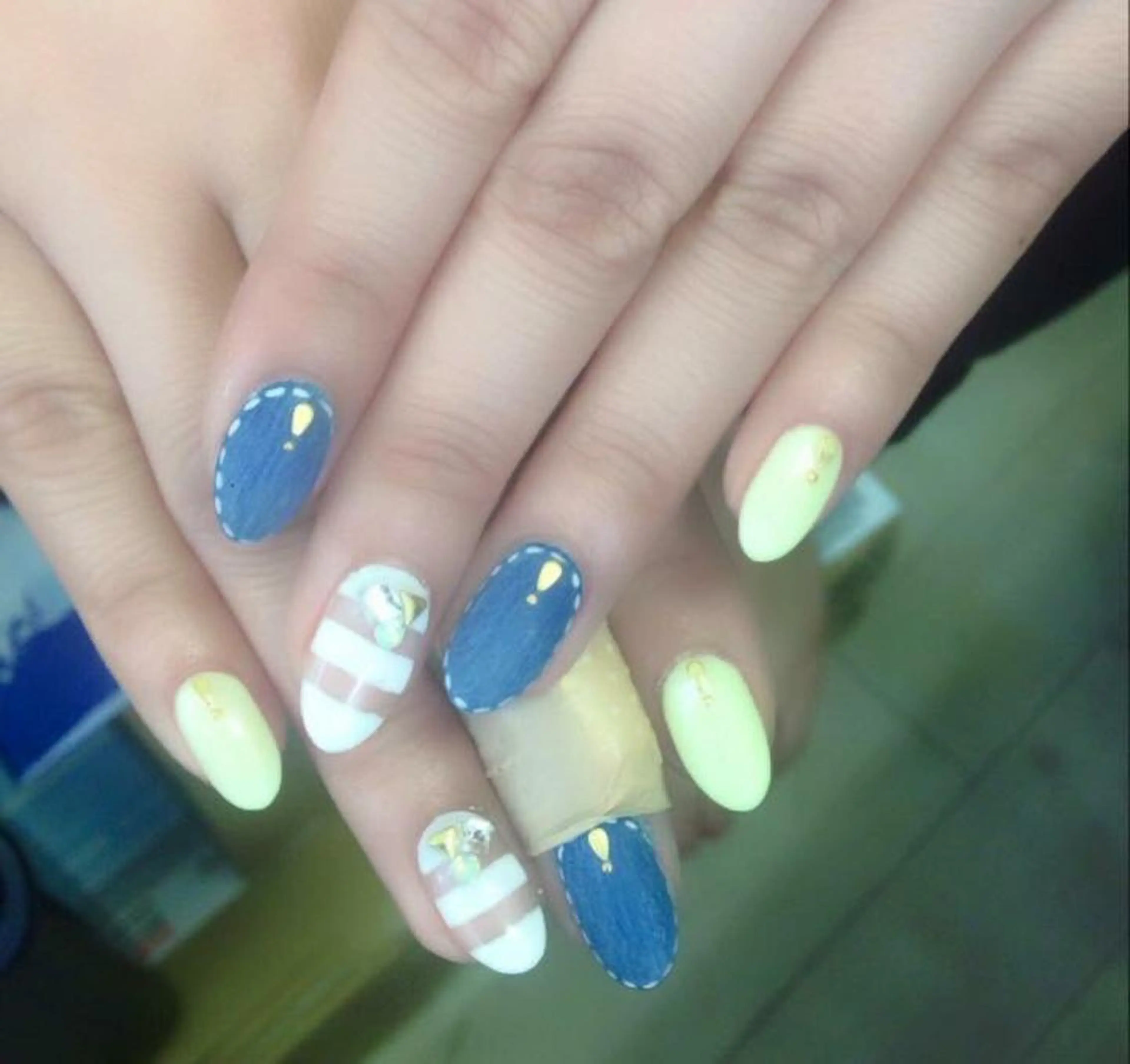 ネイル ボーダー 夏ネイル 遊津 美来のネイルデザイン