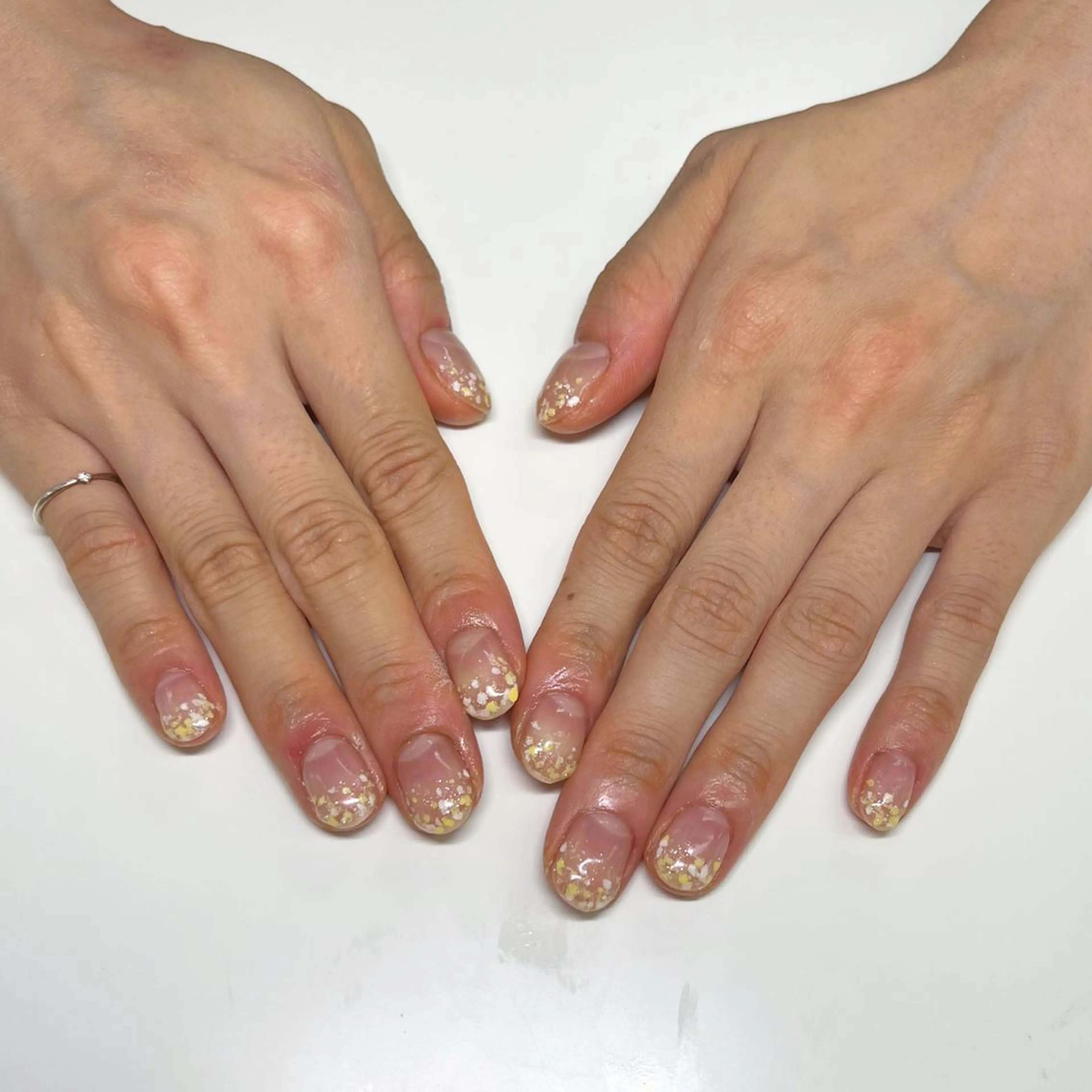 ネイル グラデーション ラメ(グリッター) ラメグラデーション 🫧ナオ🫧 /韓国 ヘア/ マンツーマンのヘアスタイル