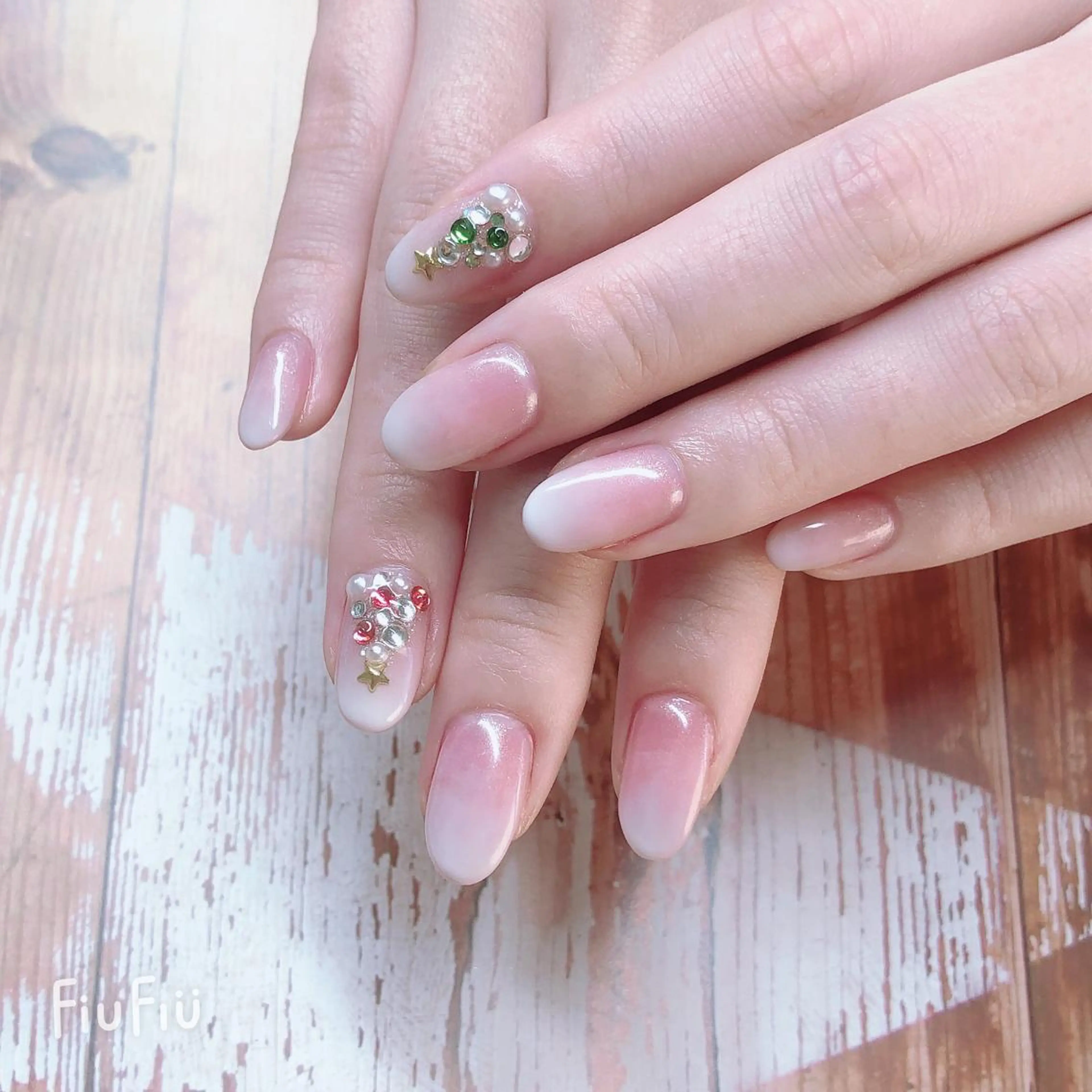 ミディアム カラー ネイル ハク キのネイルデザイン