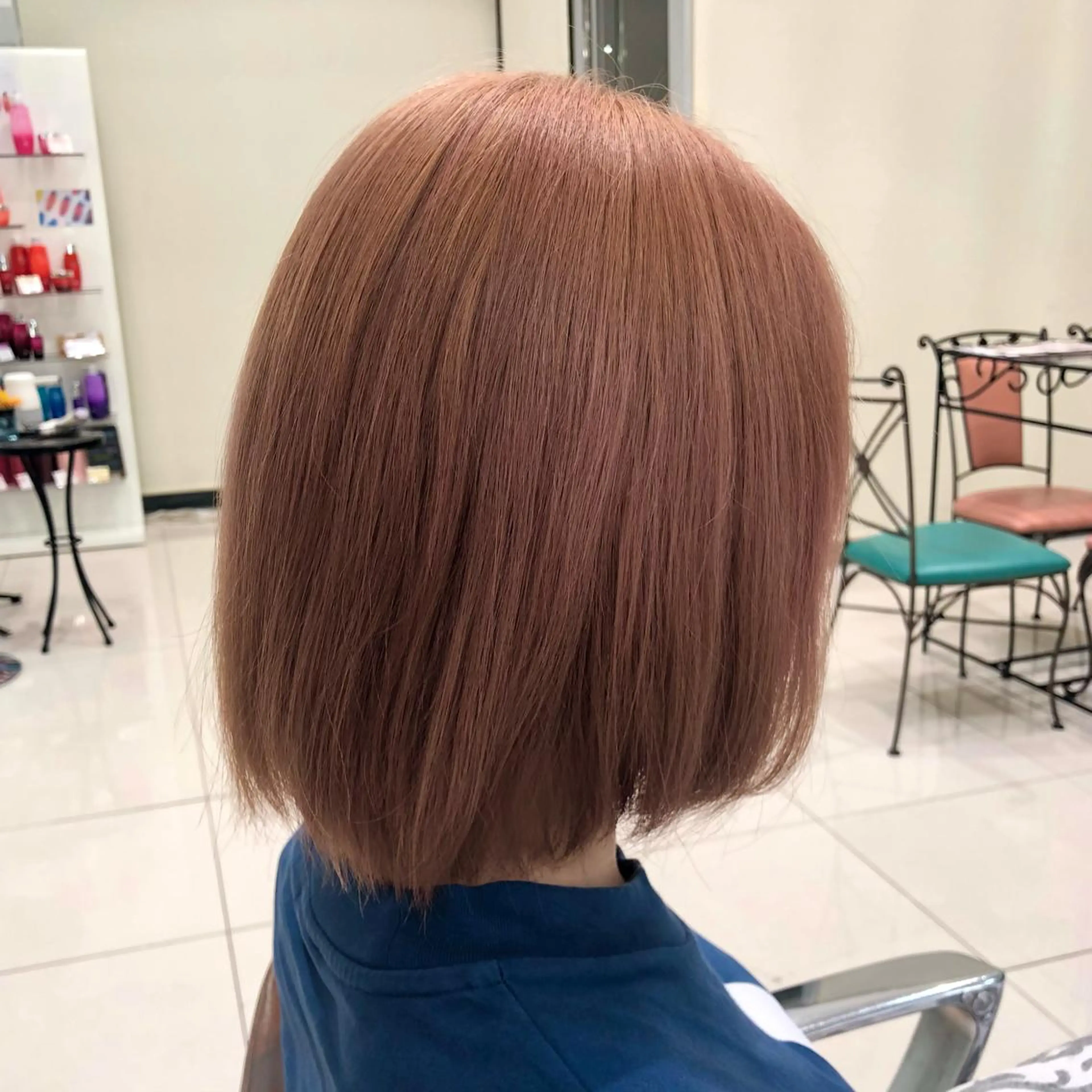 カラー 岩戸優奈 束感まつげ ピンク/ベージュのヘアスタイル