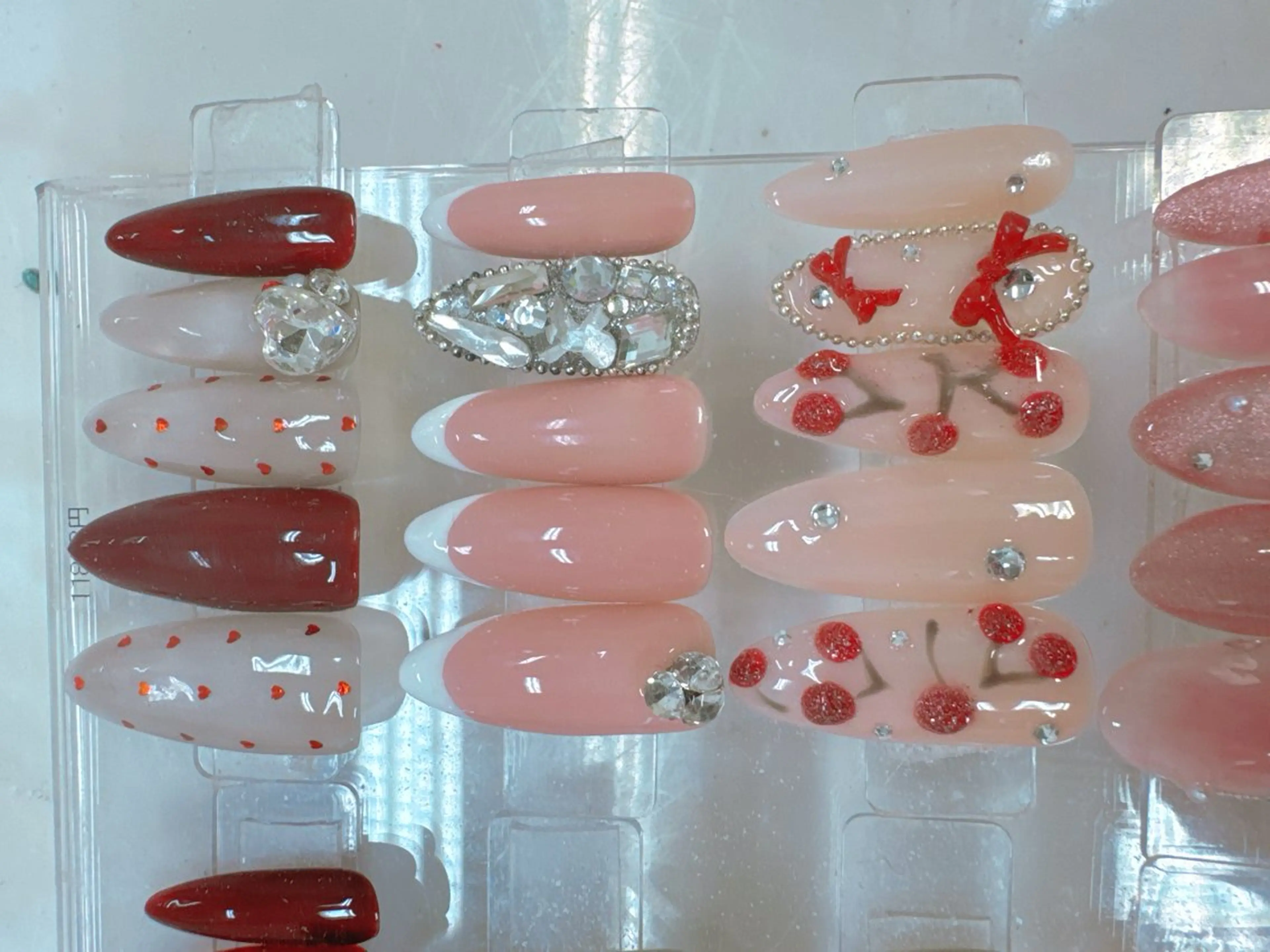 ネイル 成人式 フレンチネイル ジェルネイル ガラスフレンチ ハート ハンドネイル Queeens nailのネイルデザイン