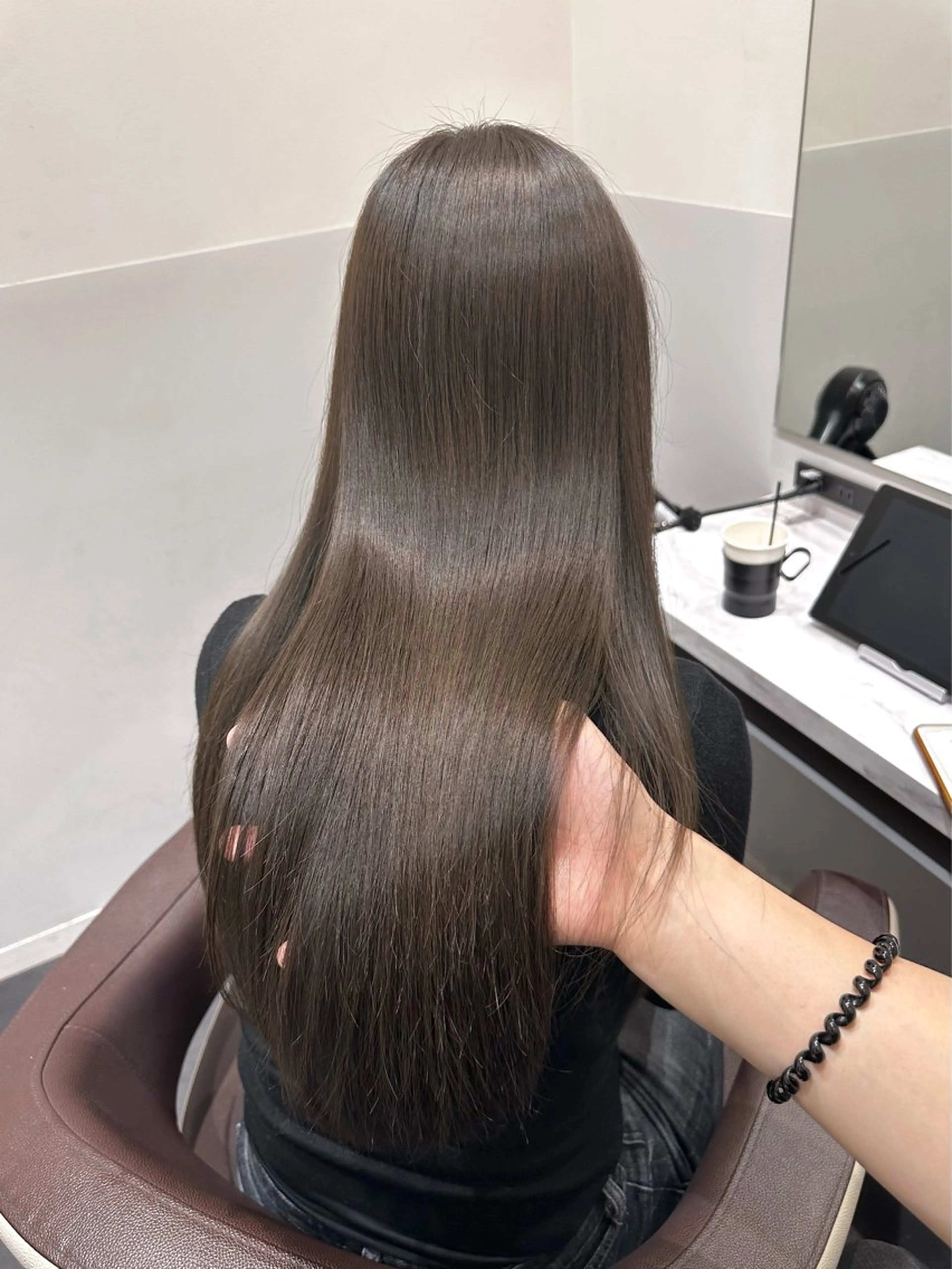 ロング カラー ブリーチ グレージュ ブリーチなしカラー 矢野 晃平のヘアスタイル