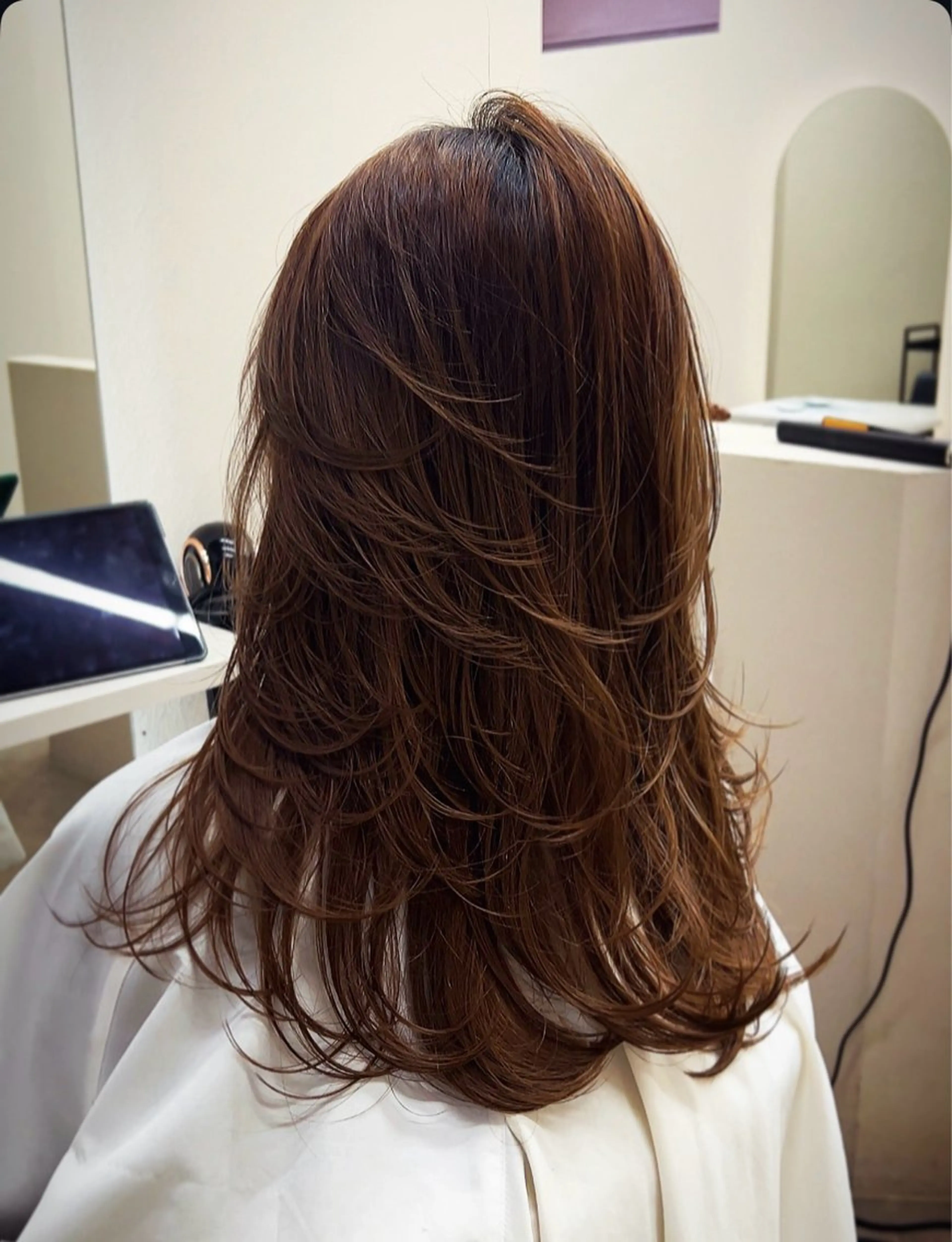 セミロング レイヤーカット 今が1番似合う自分に /志音のヘアスタイル