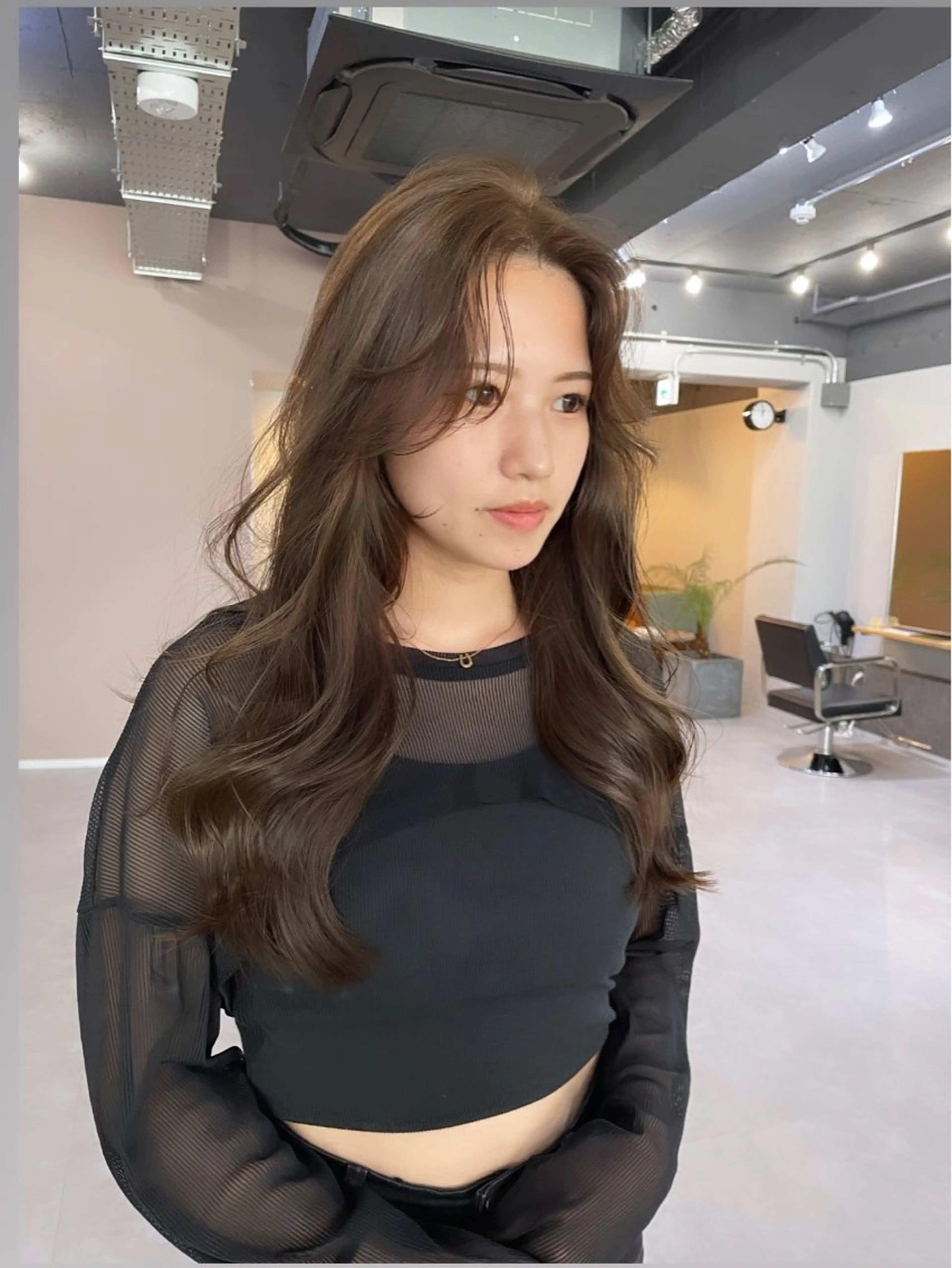 ミディアム カラー カット ヘアカラー トリートメント 西村あきや トレンド韓国ヘアのヘアスタイル