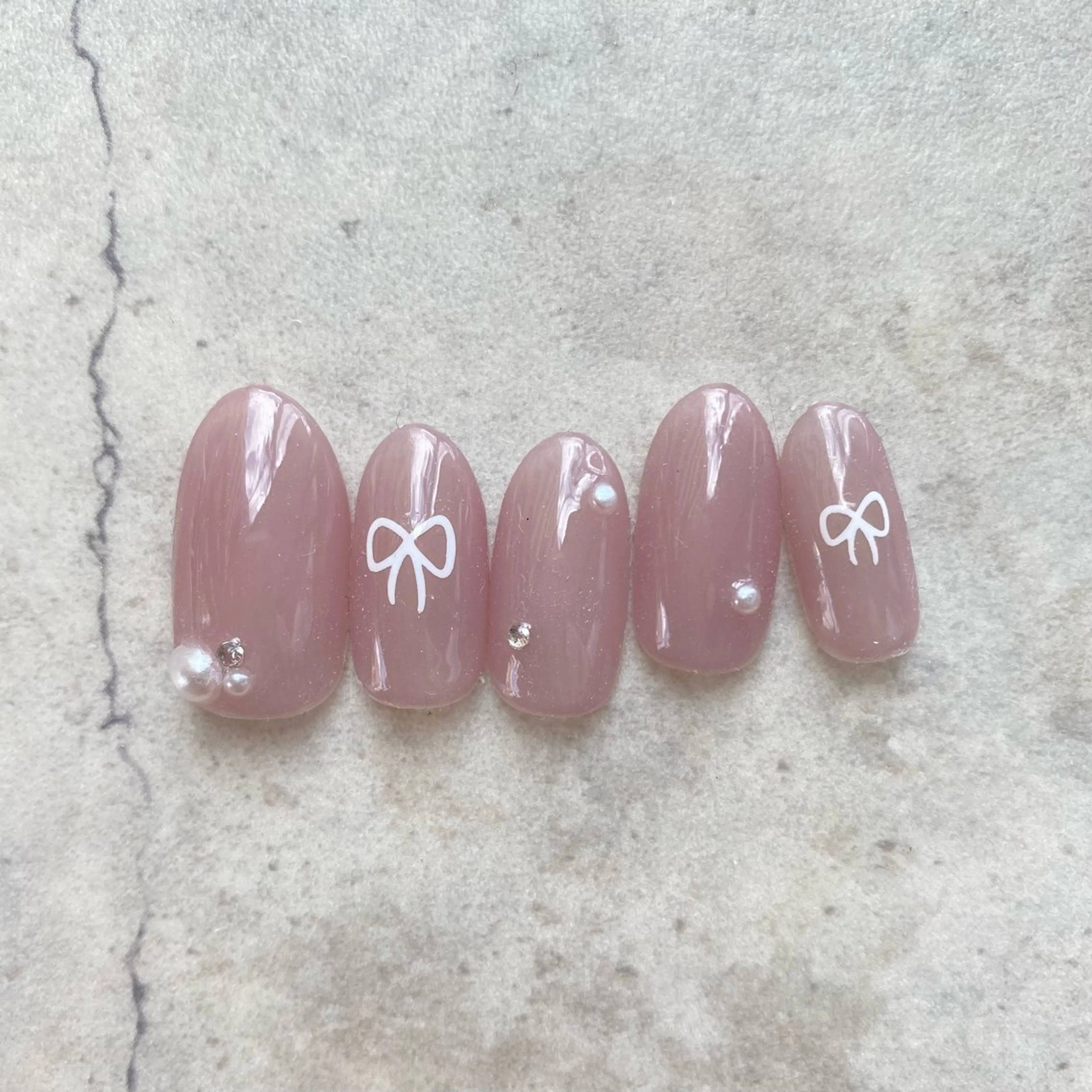 ネイル ピンク リボン ハンドネイル ハンドケア 🫧RaLa ⭐︎AYAKA🫧のネイルデザイン