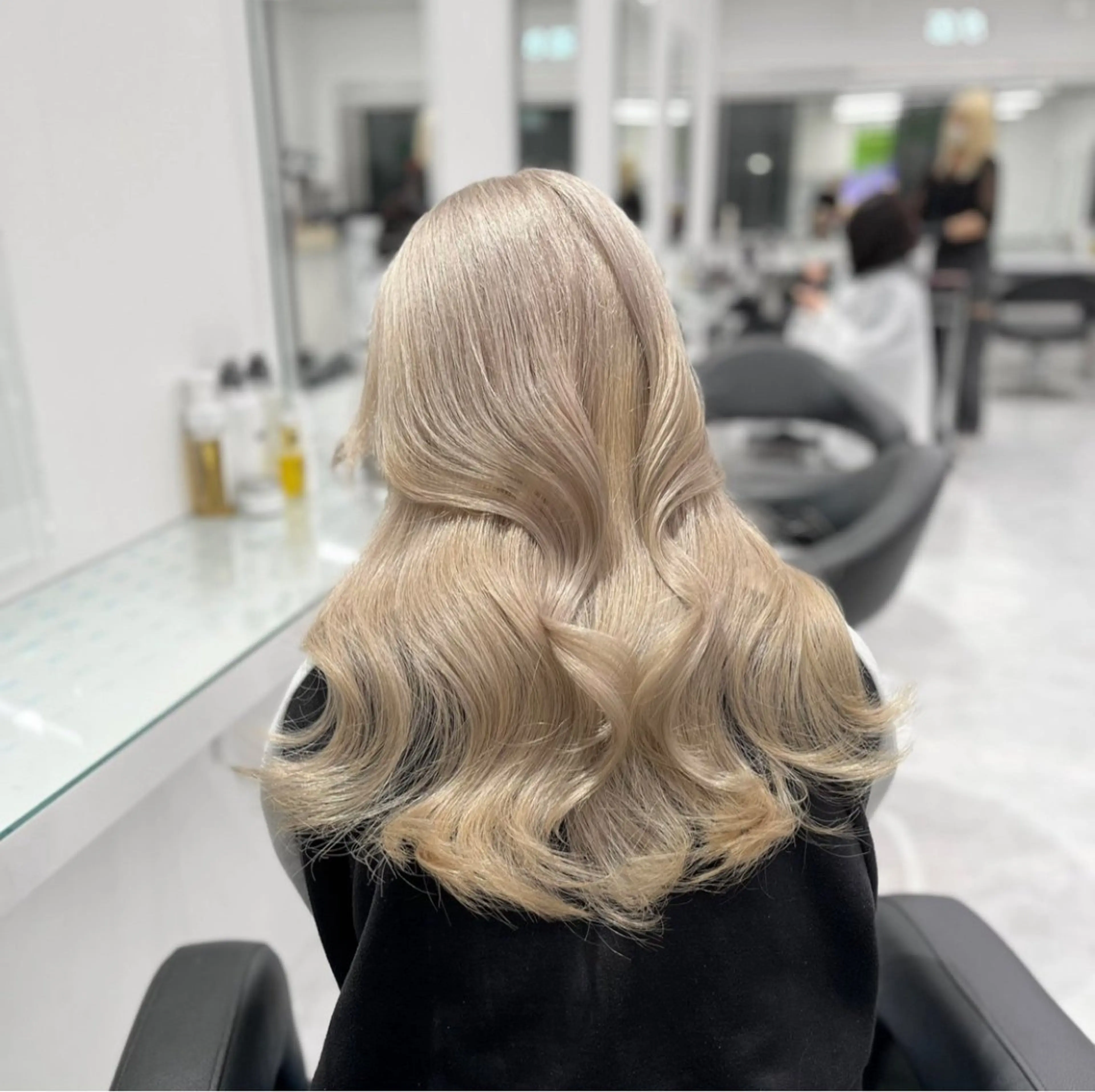 ロング カラー ヘアカラー 🎵ハイトーン/ ブロンド⭐️MANAのヘアスタイル