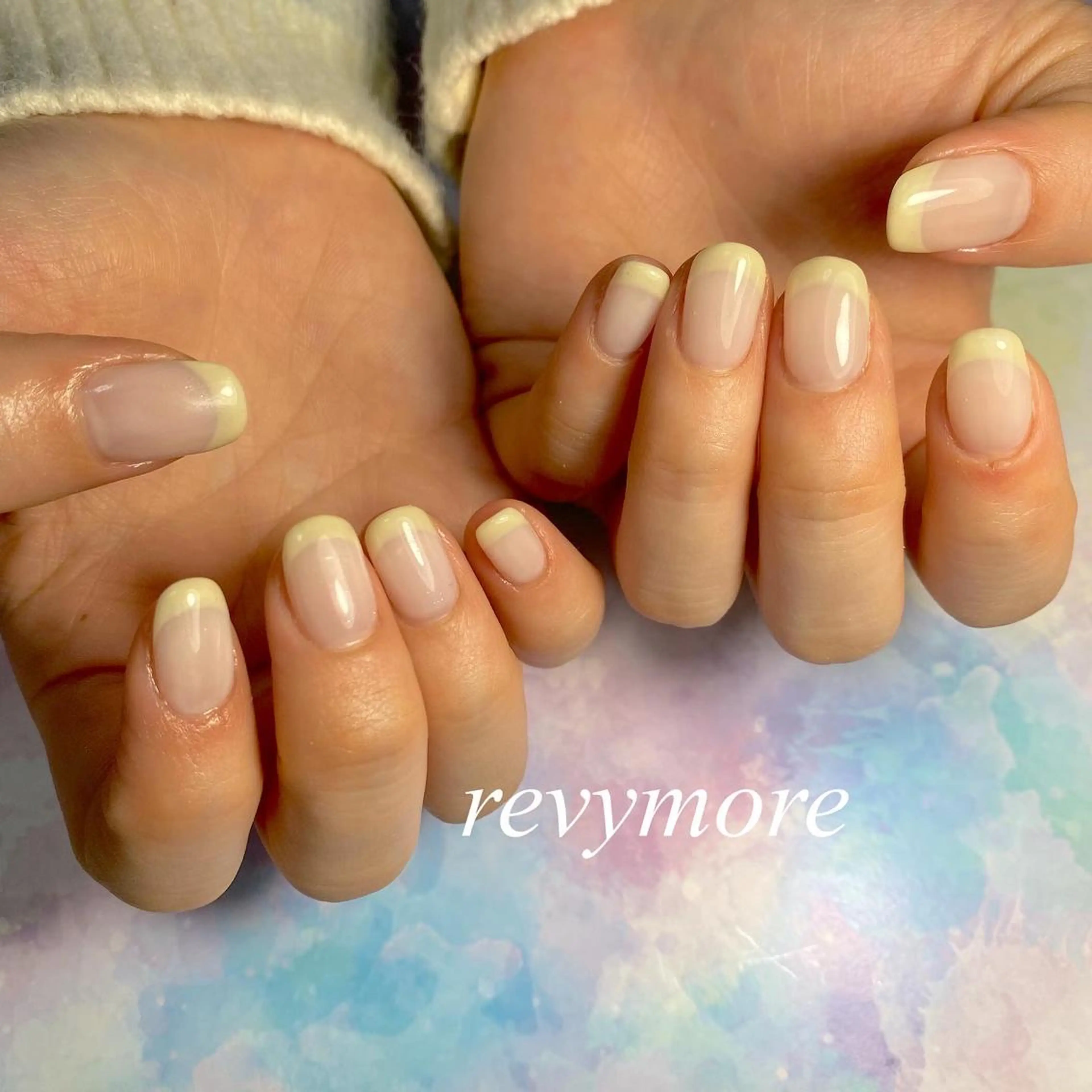 ミディアム ネイル フレンチネイル ジェルネイル ニュアンスネイル オフィスネイル シンプルネイル nail salon Revymoreのネイルデザイン