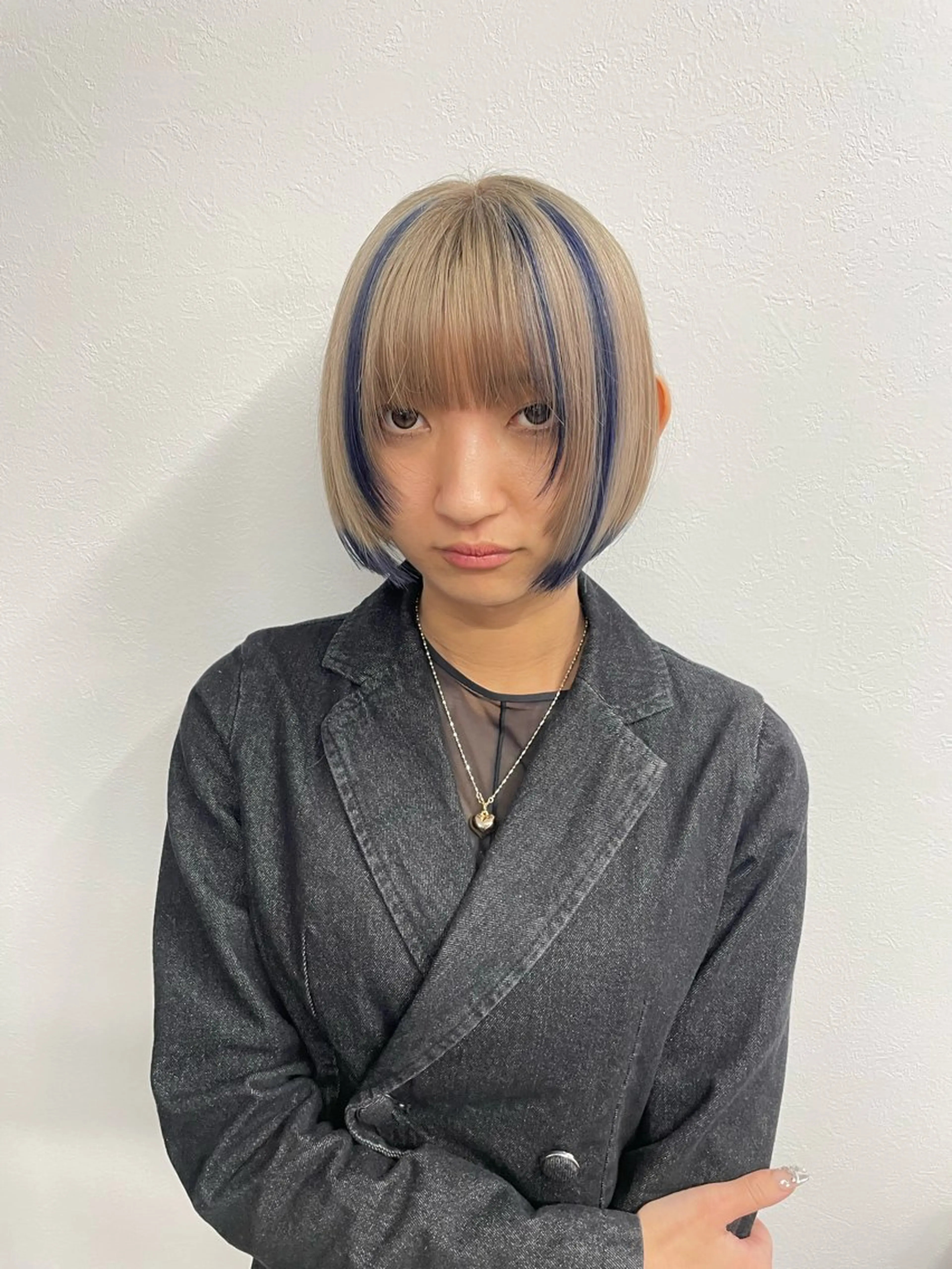 ショート カラー ベージュカラー ブリーチ デザインカラー ハイトーンカラー マツダ レンのヘアスタイル