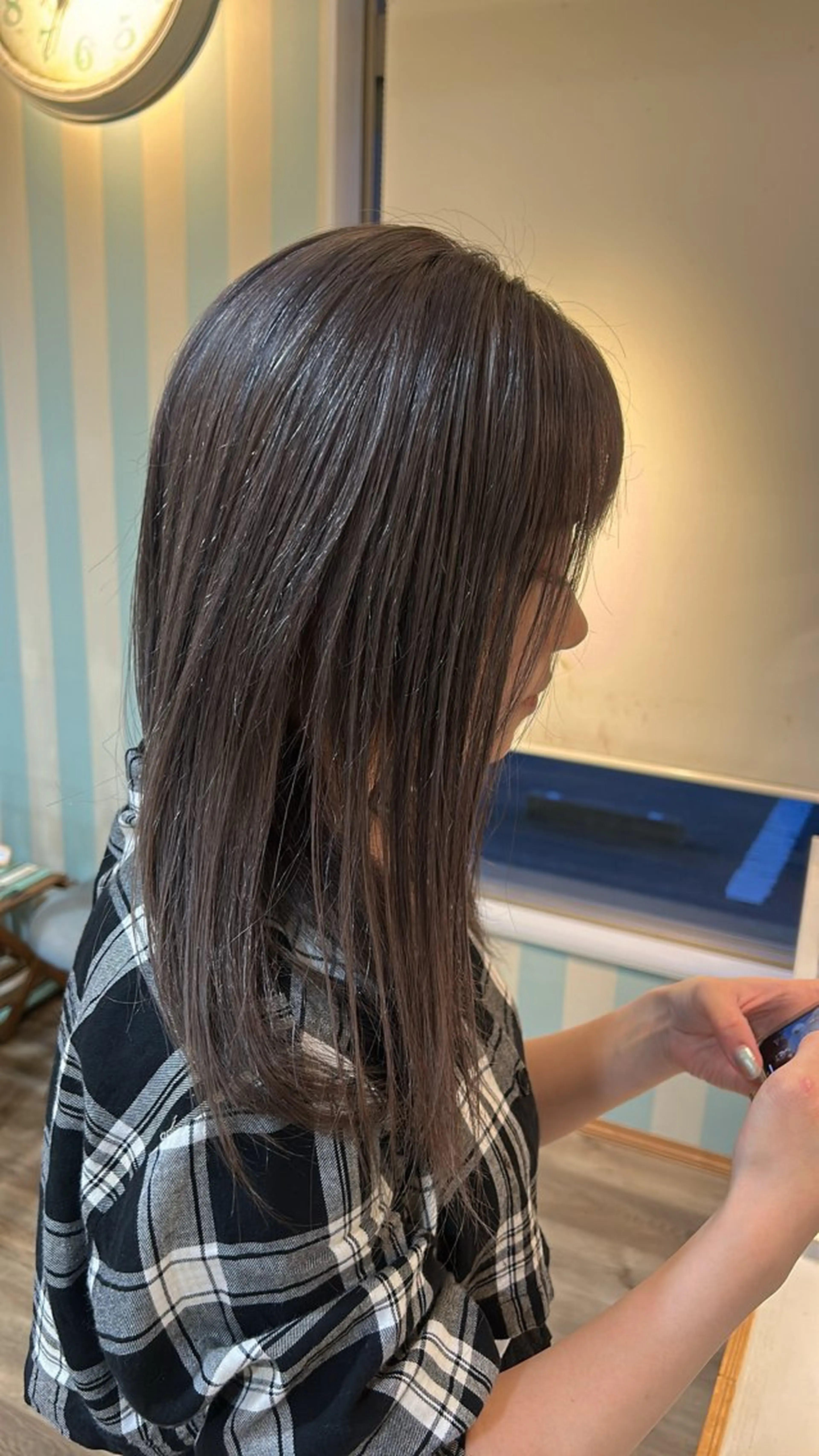 セミロング ヘアカラー Suah カクイニチカ🪄🤍のヘアスタイル