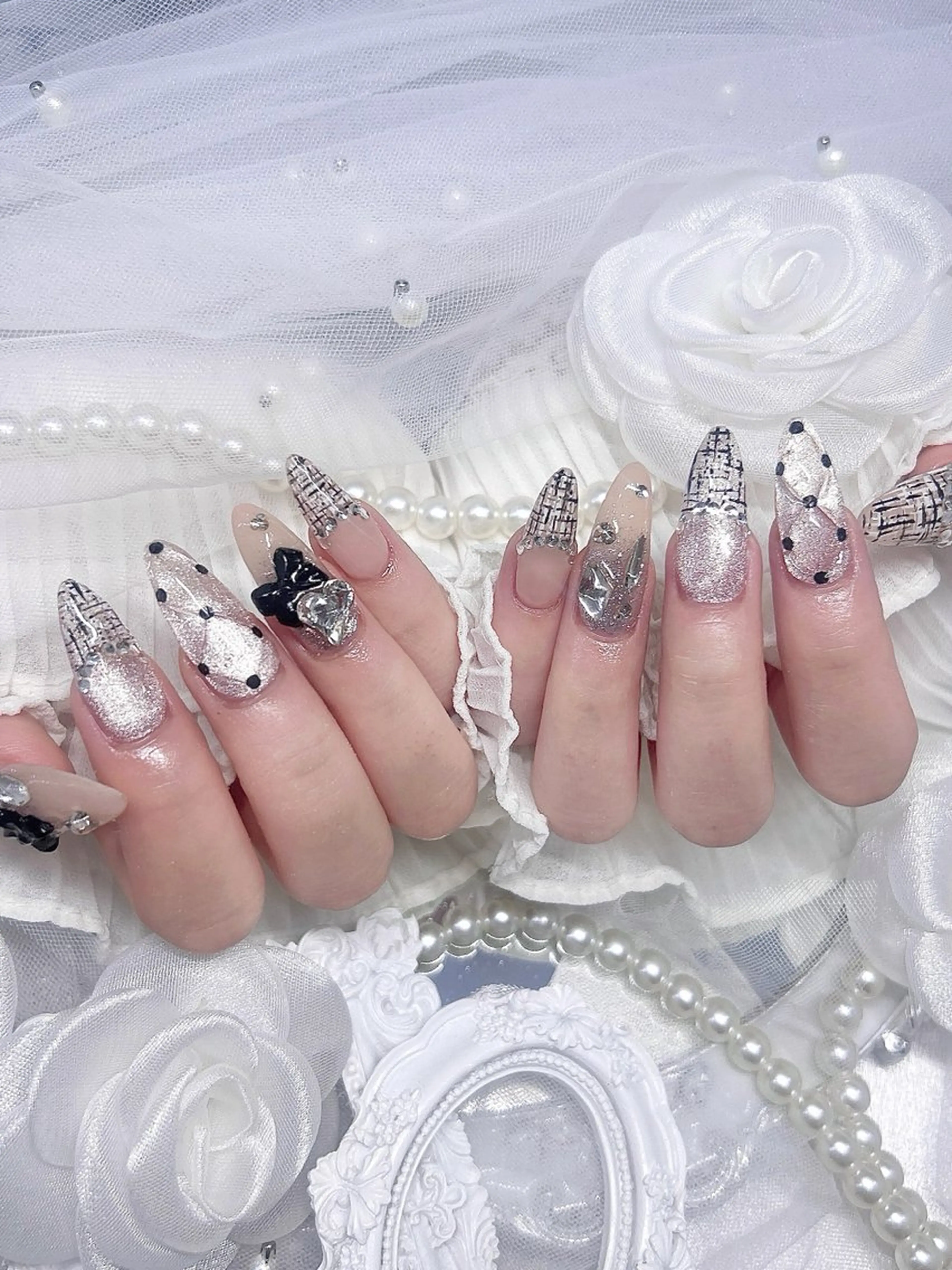ネイル 長さ出し ハンドネイル ️🫧みつき/ 渋谷/痛ネイル️🫧のネイルデザイン
